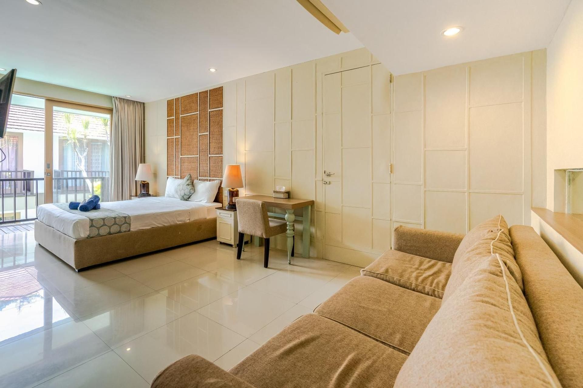Deluxe Room with Pool View