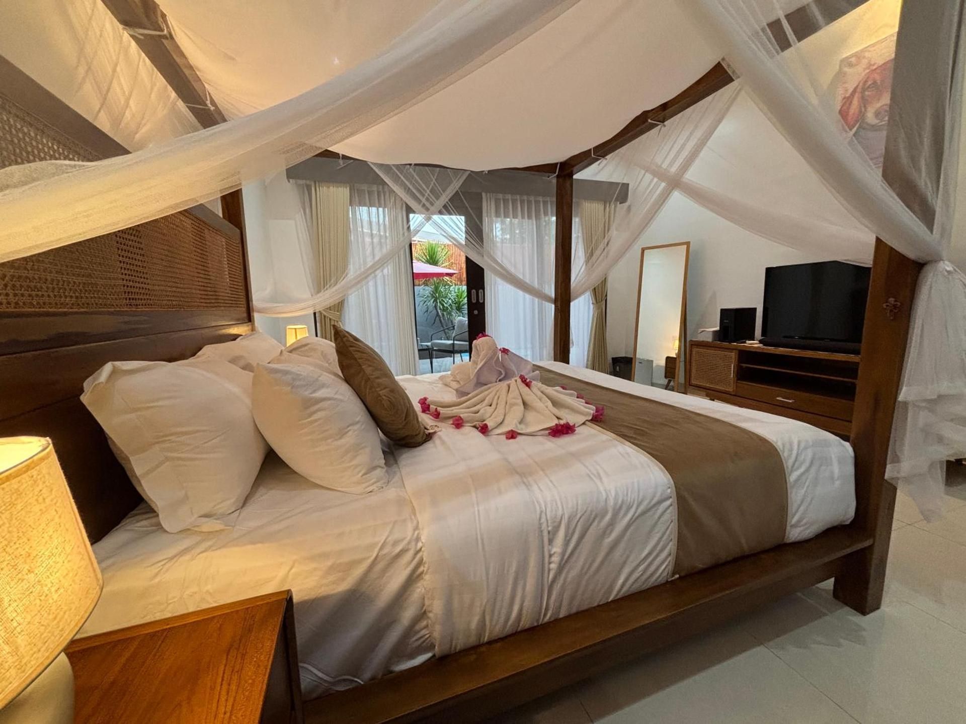 King Room with Pool View