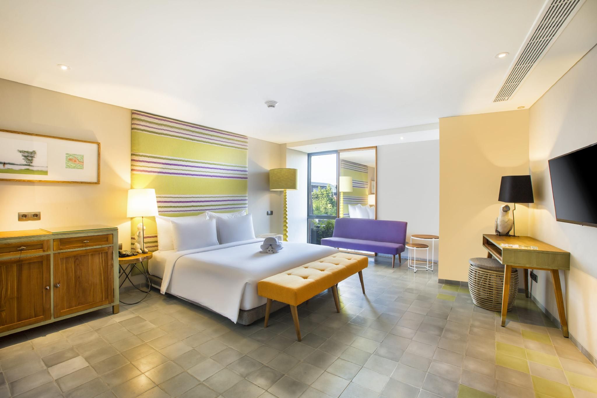 Deluxe Corner Room