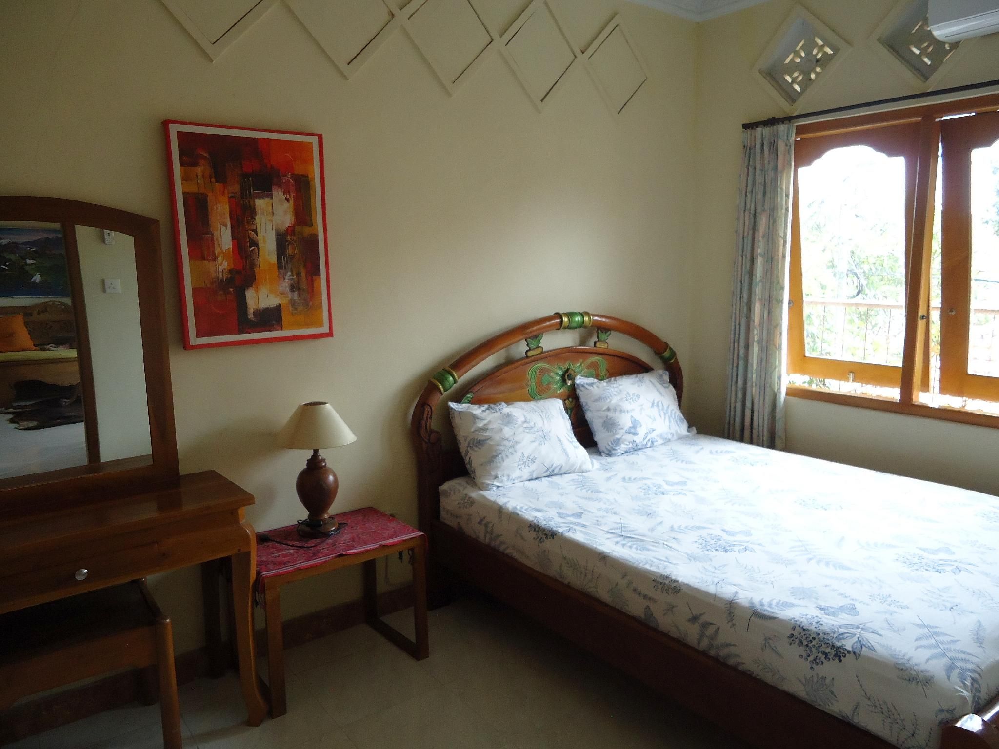 Queen Bed Room