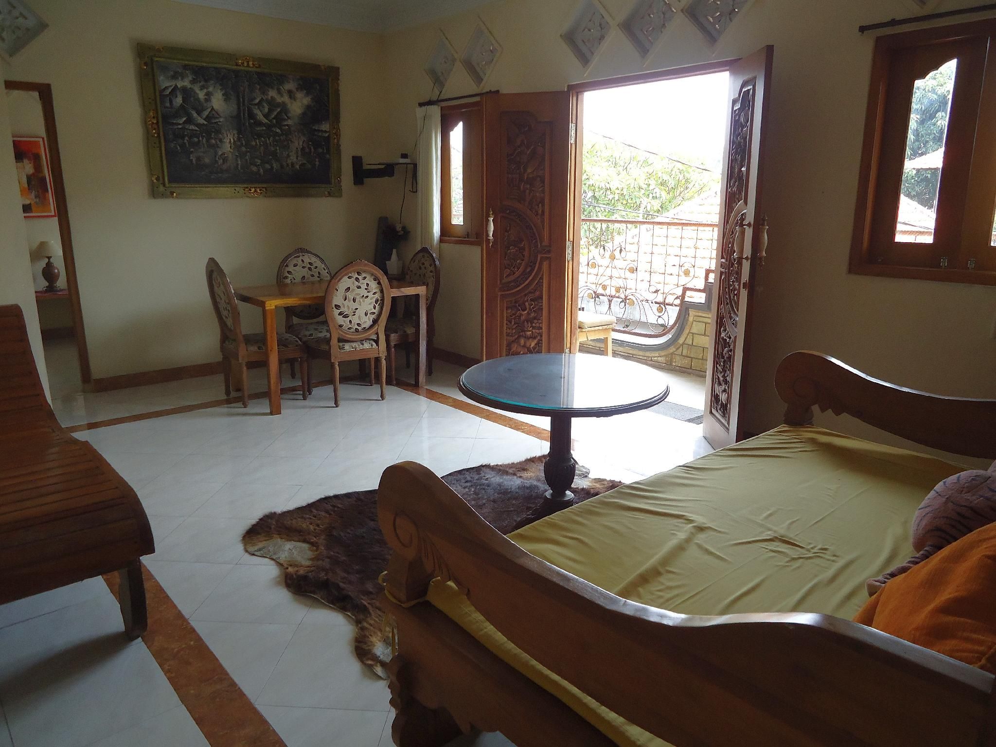 Queen Bed Room