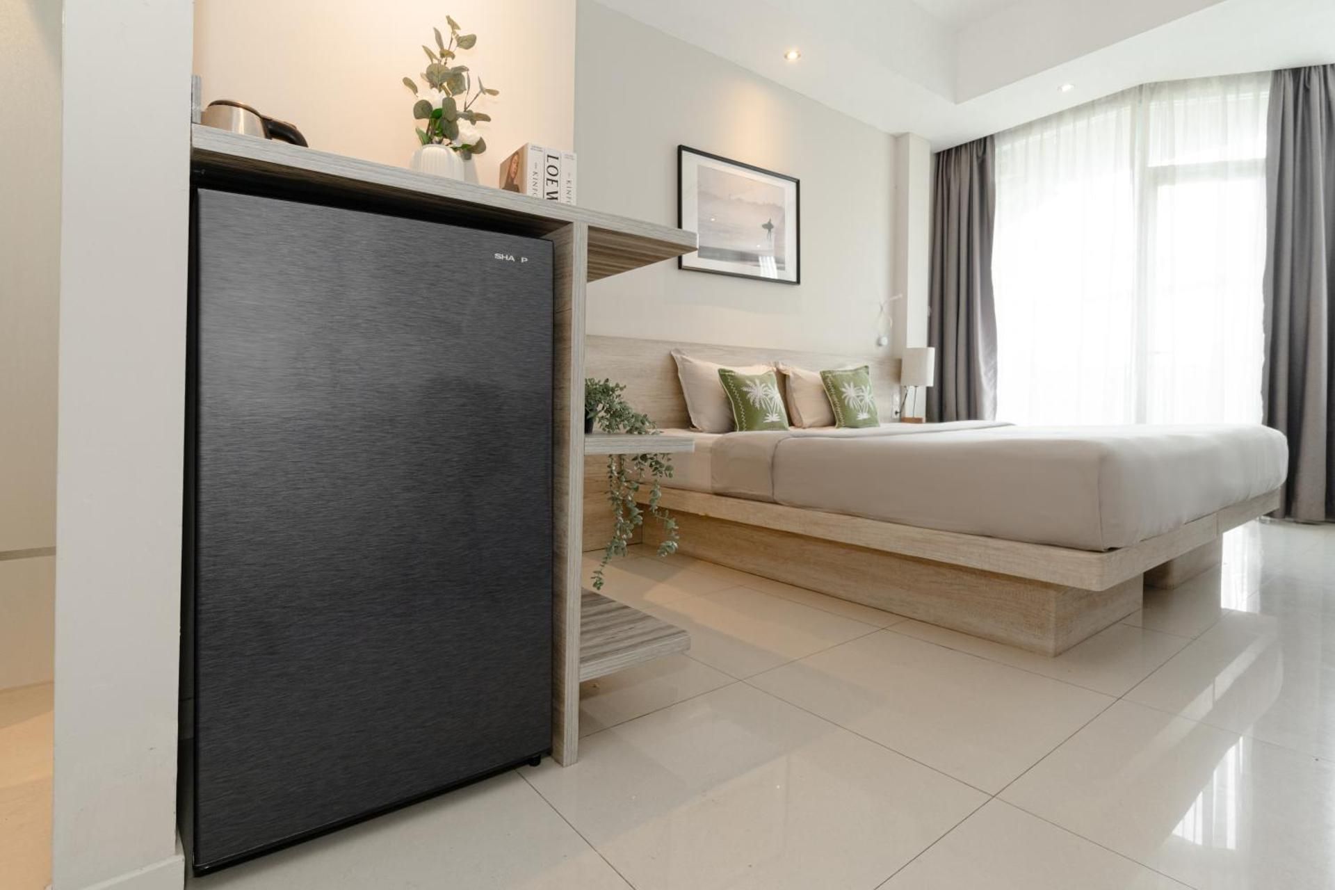 One-Bedroom Apartment with Balcony
