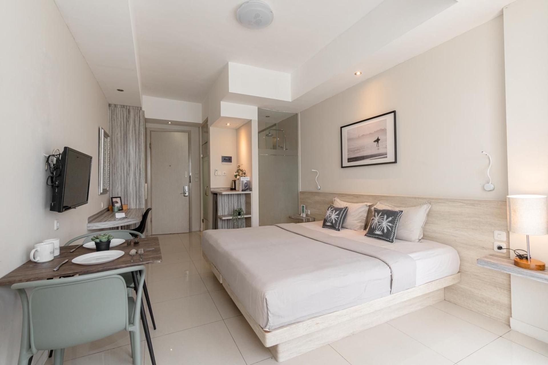 One-Bedroom Apartment with Balcony
