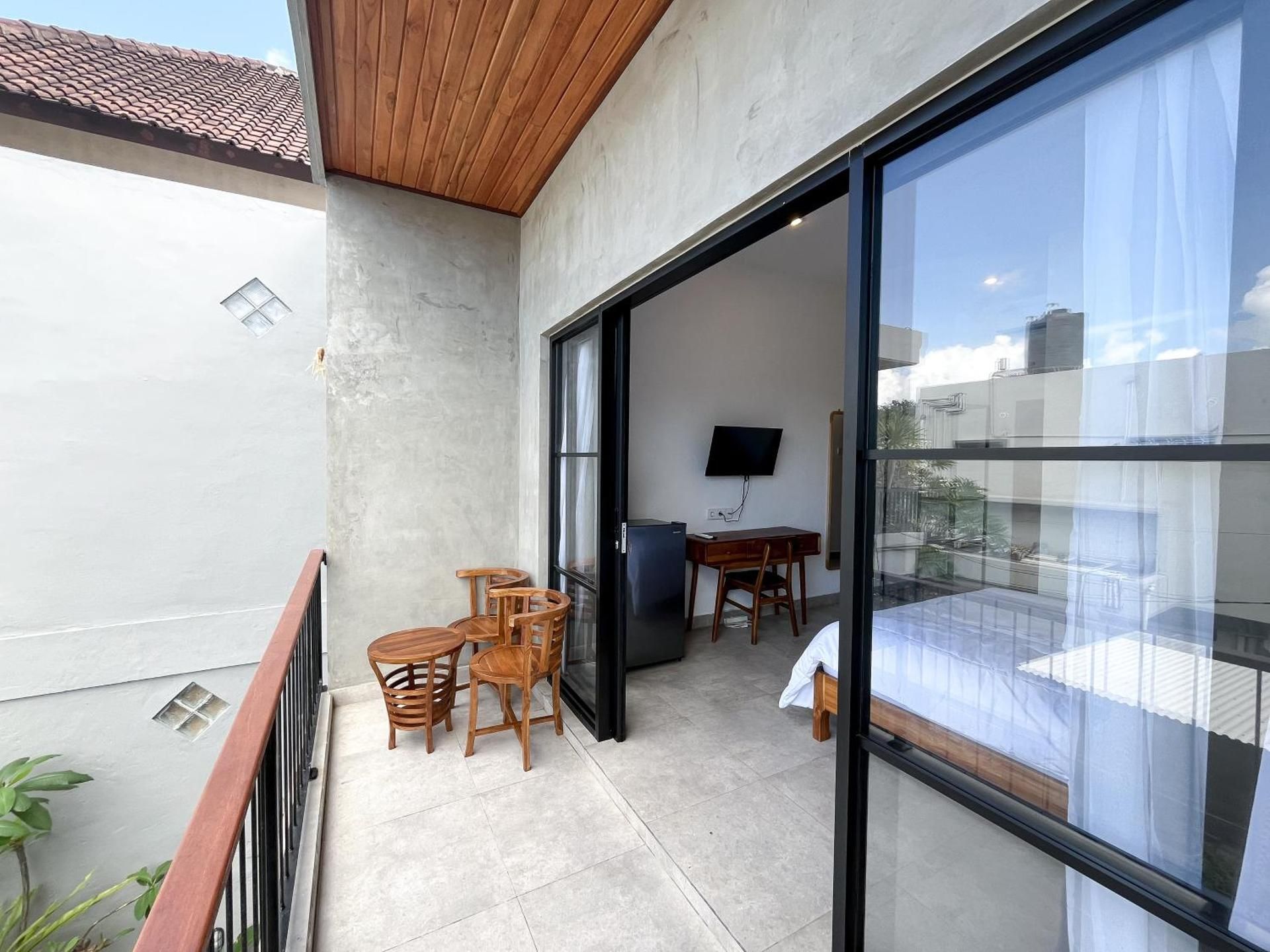 Deluxe Double Room with Pool View