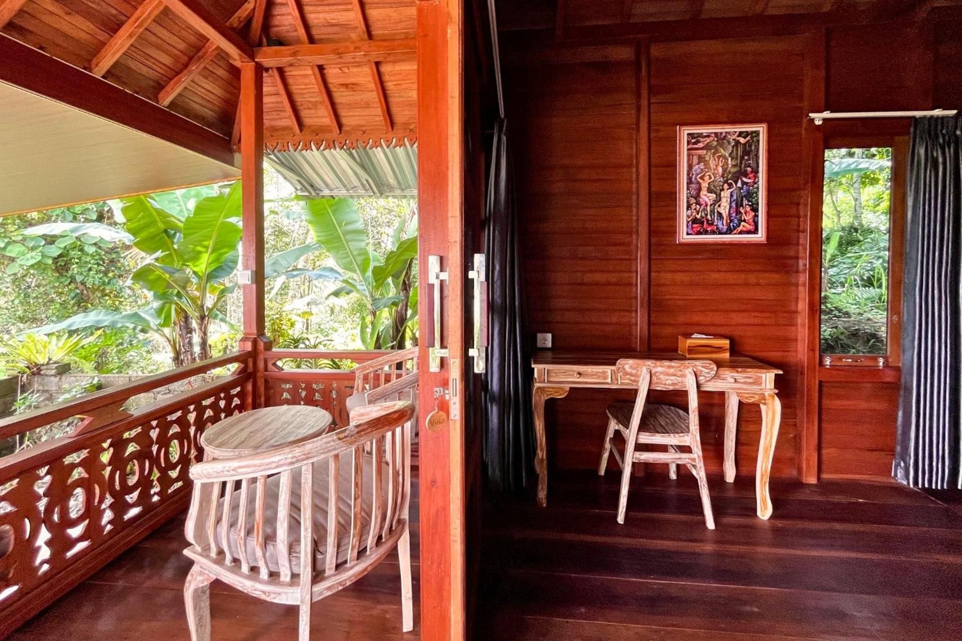 Wooden Suite with Mountain View