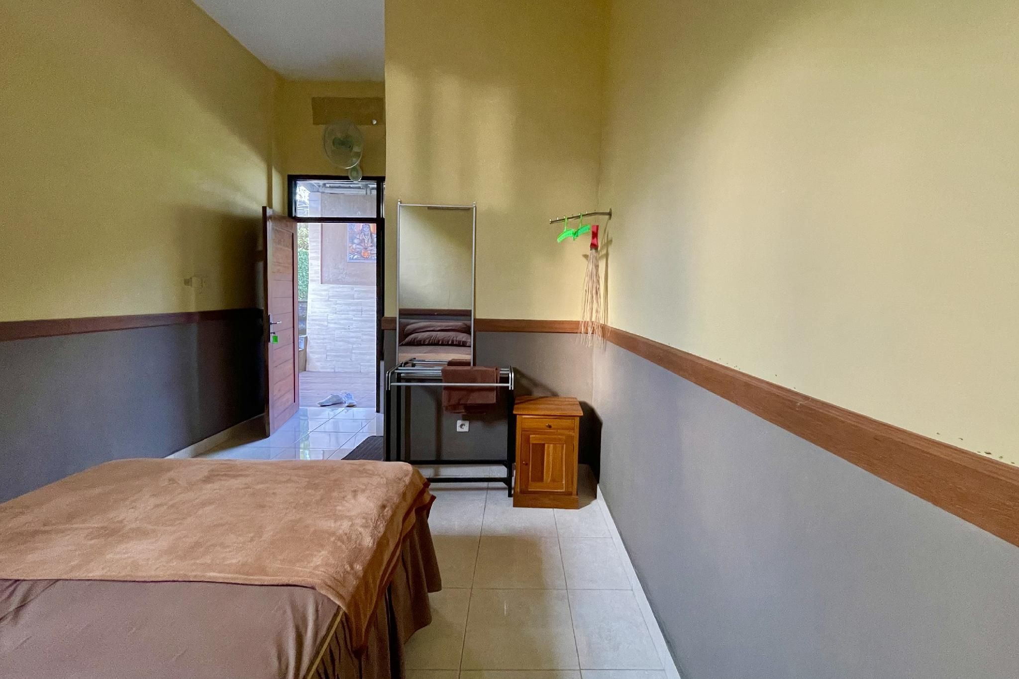 Single Room with Fan