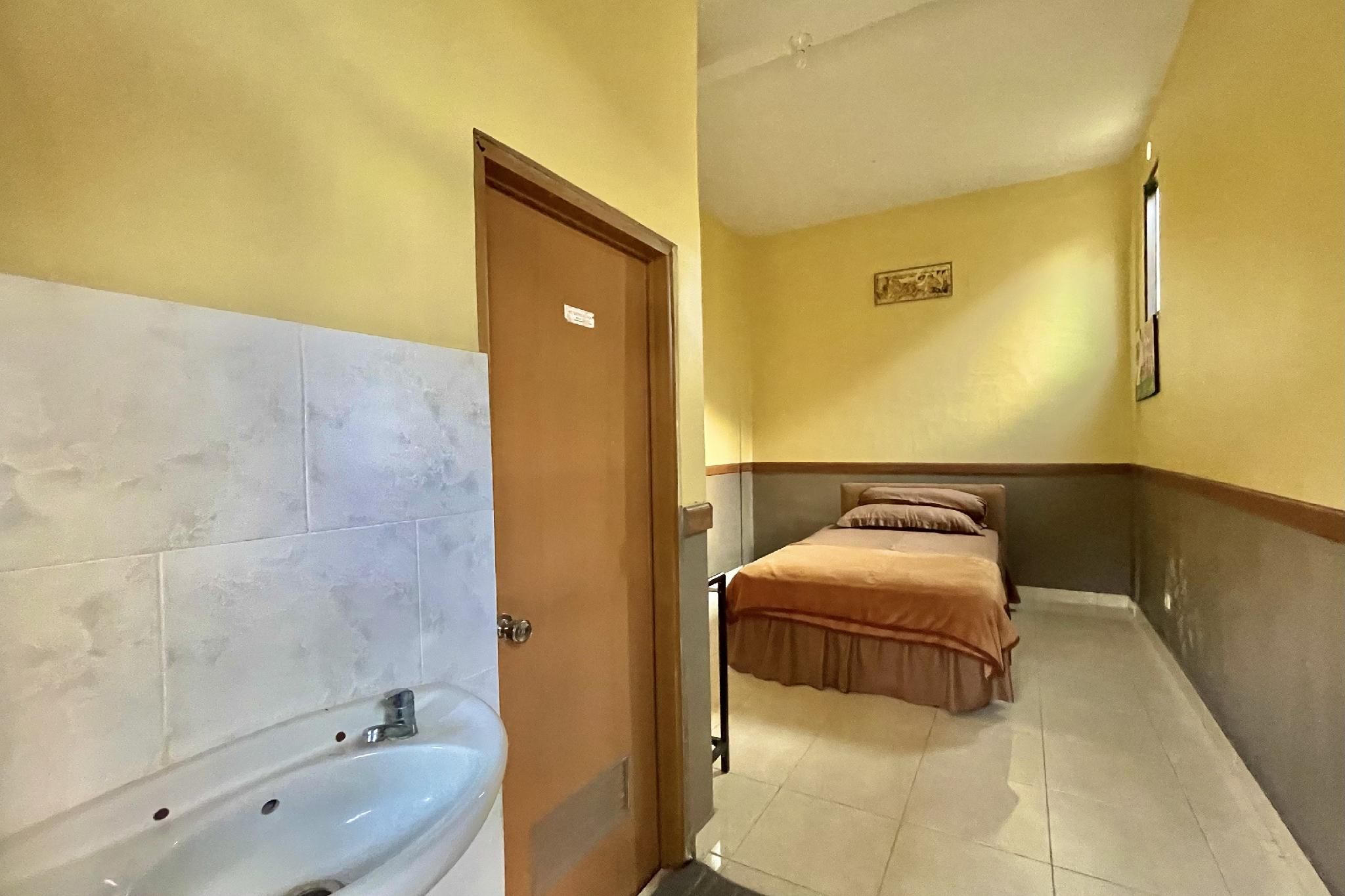 Single Room with Fan