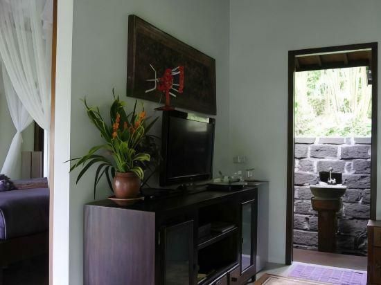 Deluxe Bungalow with Garden View
