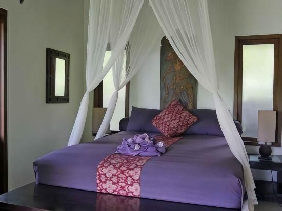Deluxe Bungalow with Garden View