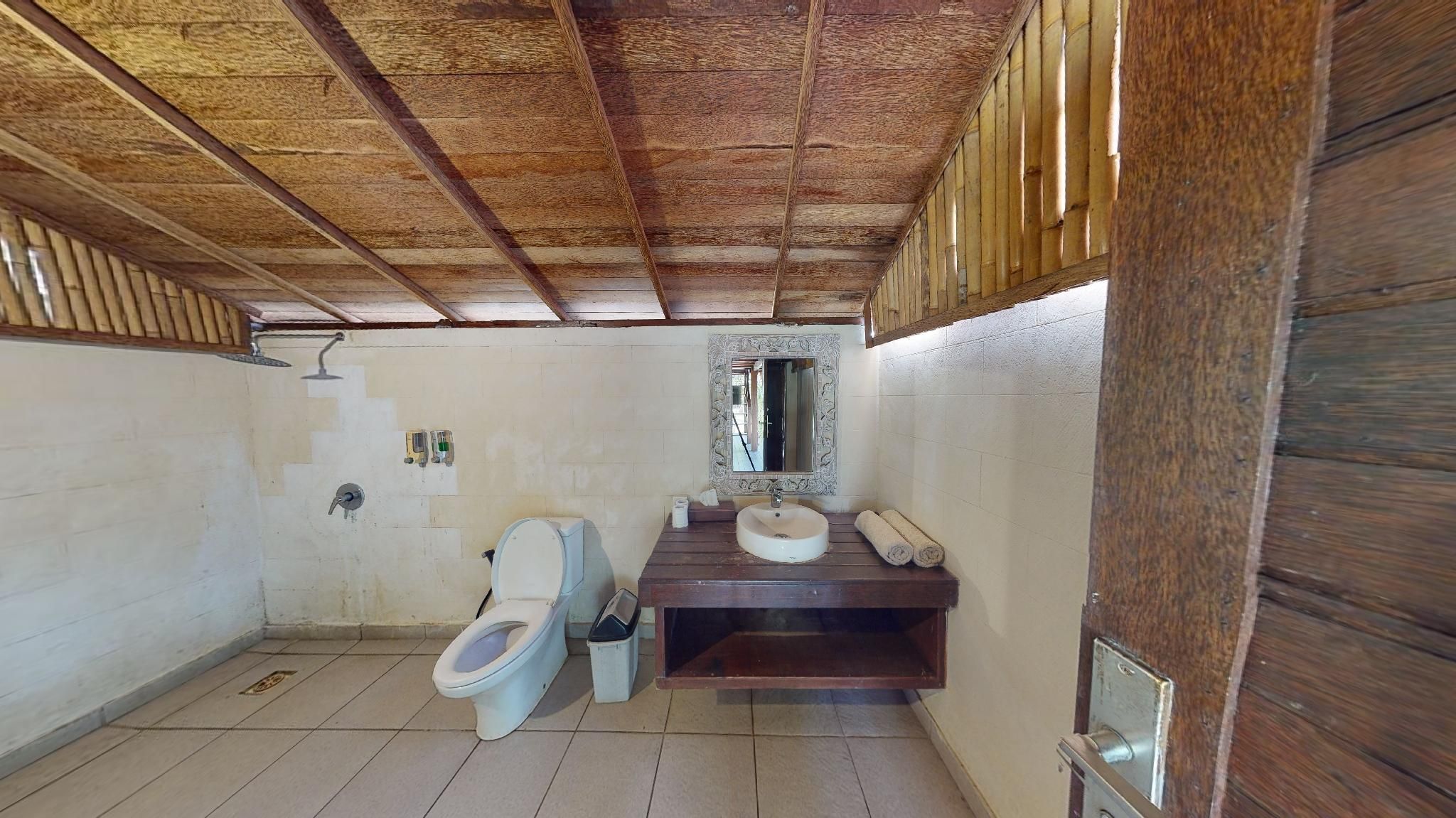 Sukanusa Luxury Huts Deluxe Double or Twin Room 3