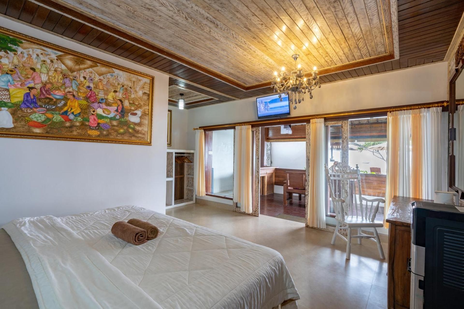 Deluxe Double Room with Side Sea View