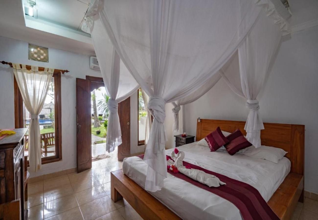 Mushroom Beach Bungalow