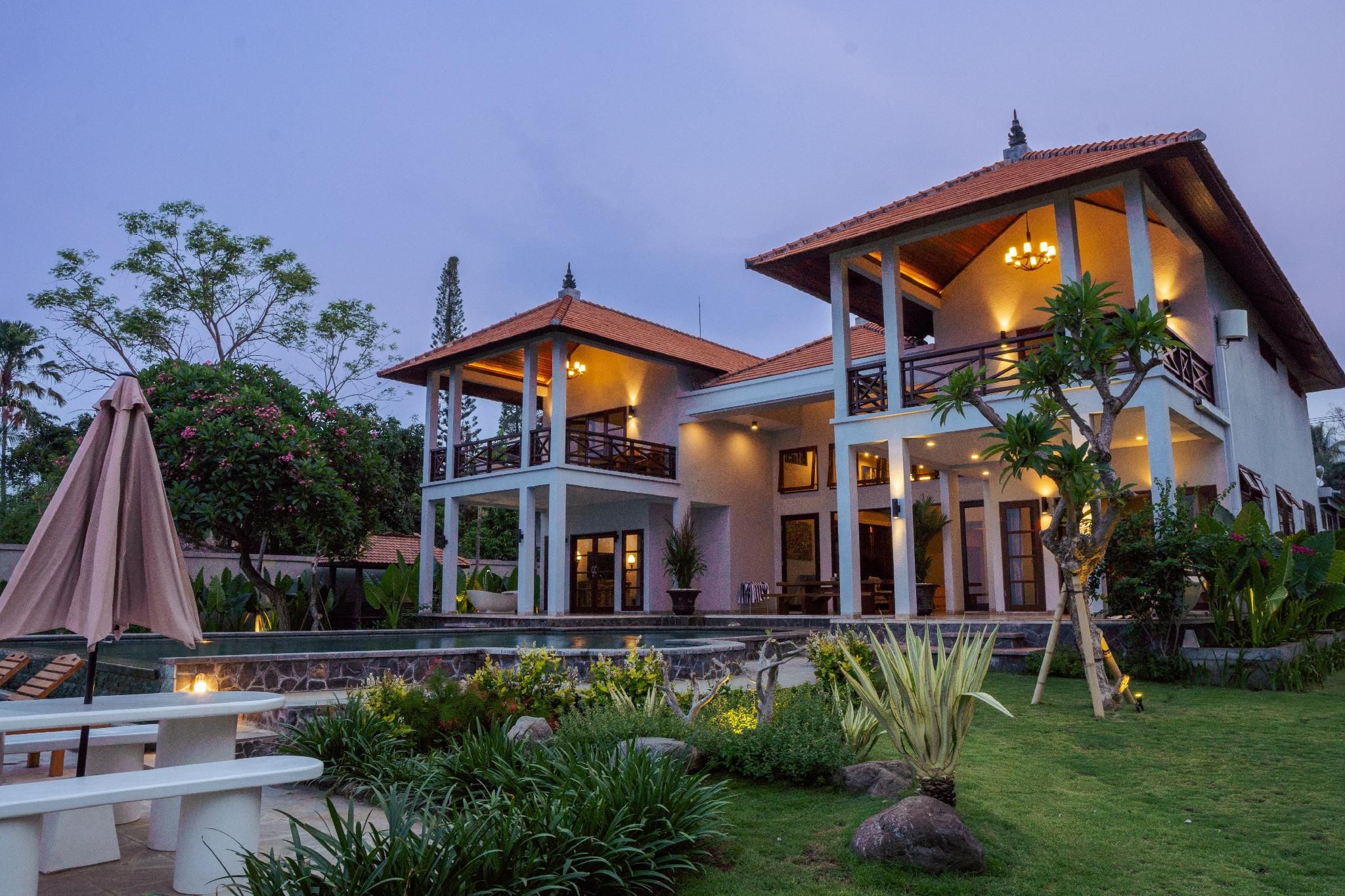 Seaside Oceana Suites by Mahaprana