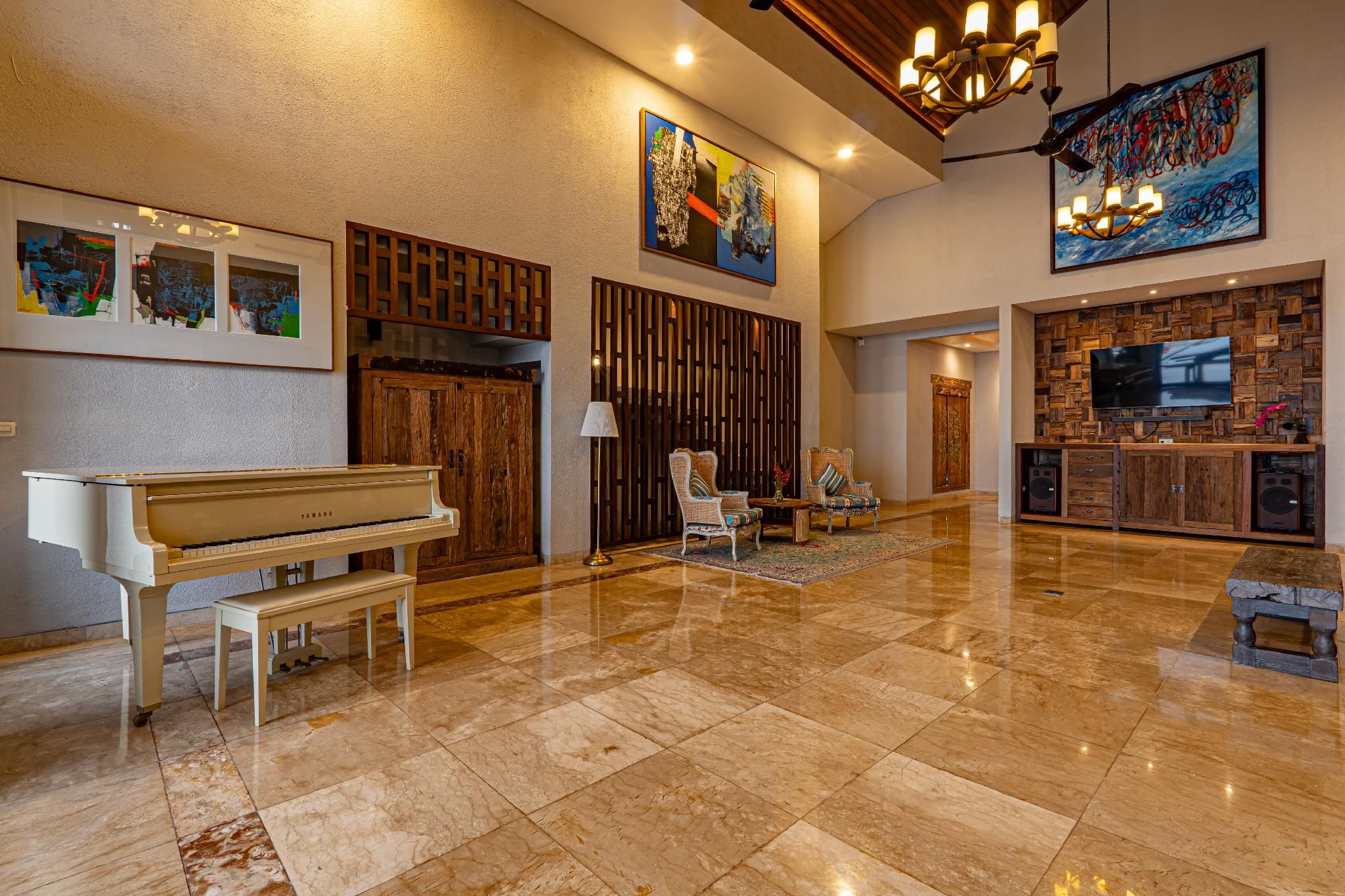 shared lounge/tv area