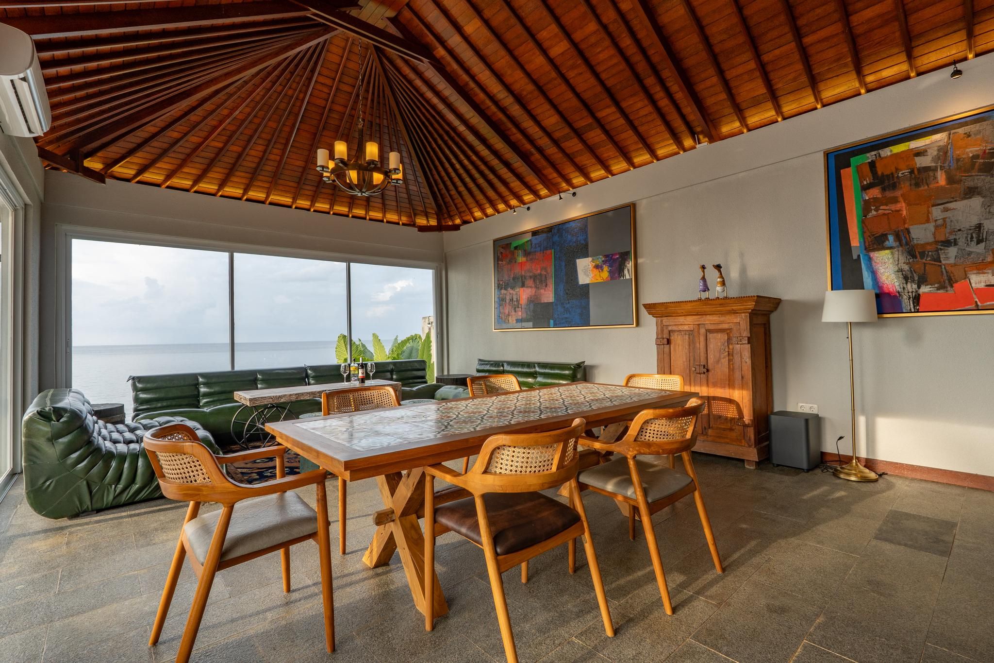 shared lounge/tv area