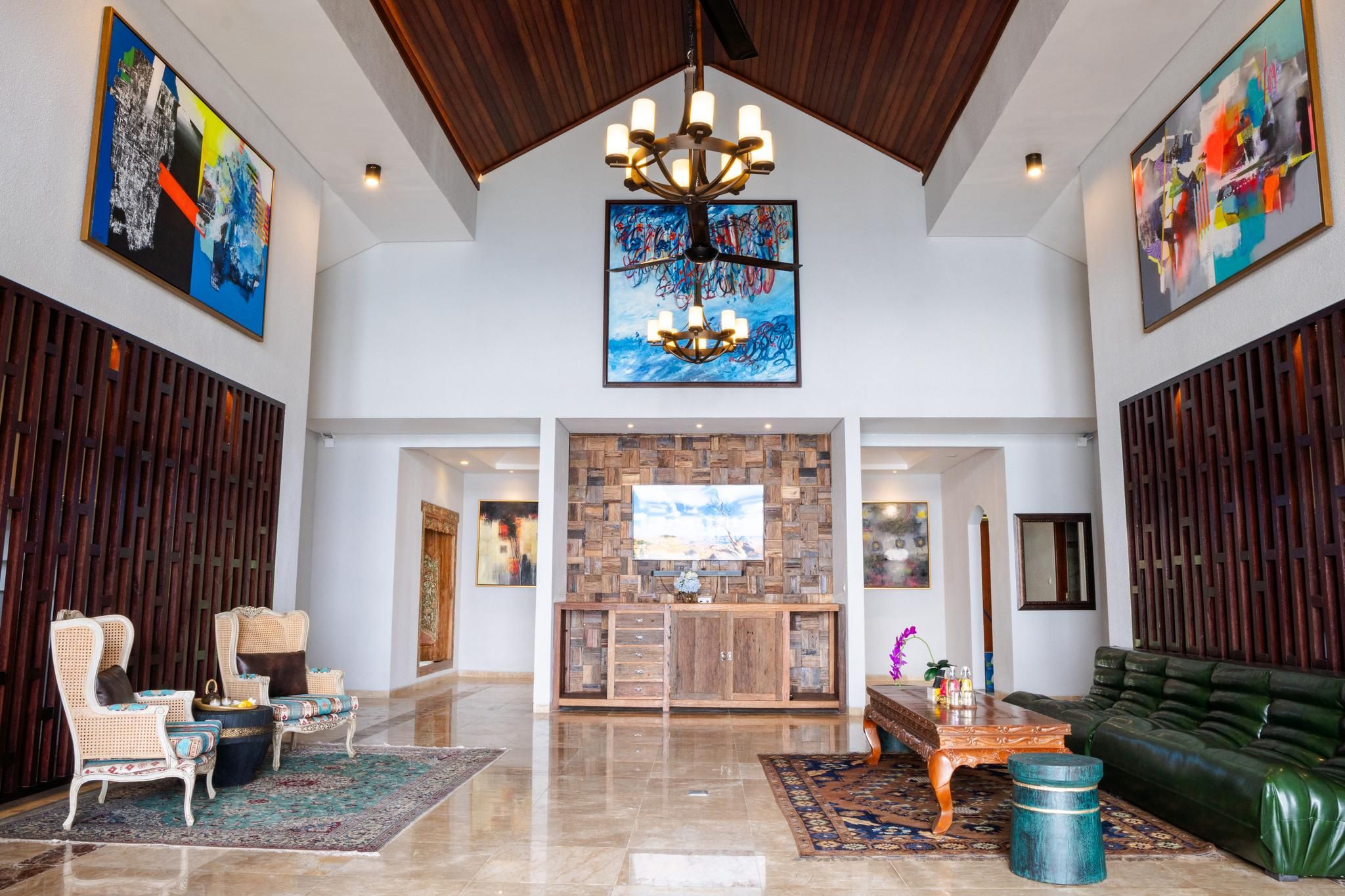 shared lounge/tv area