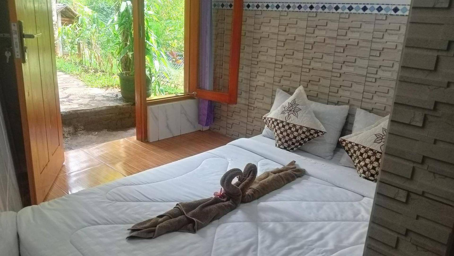 Family Room with Garden View