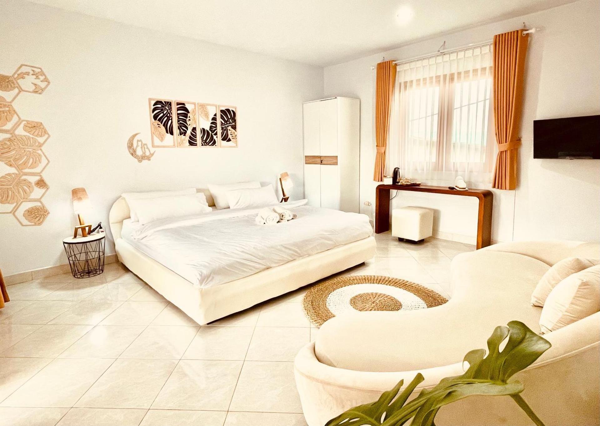 Deluxe Double Room (2 Adults + 1 Child)
