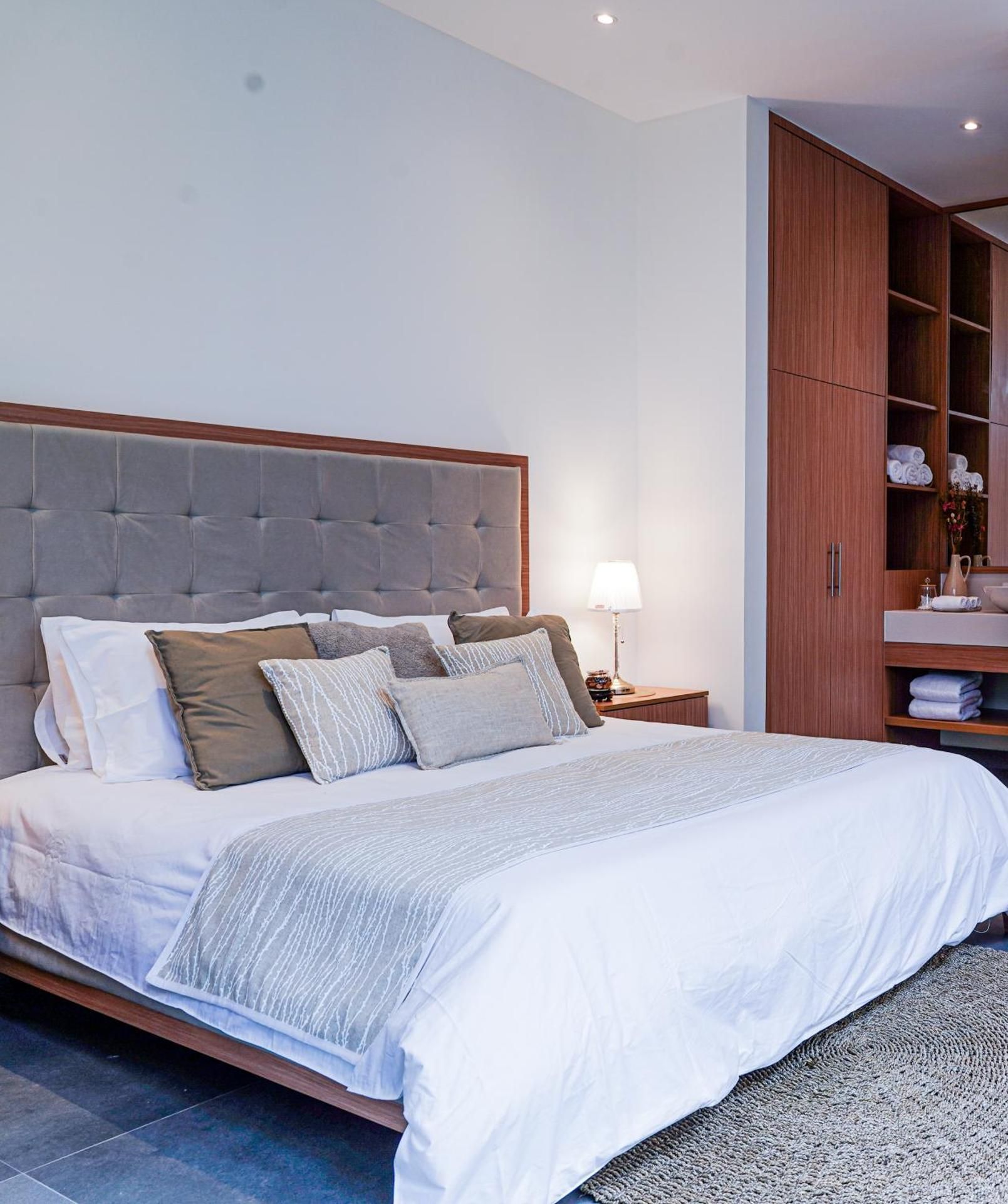 Queen Suite with Pool View