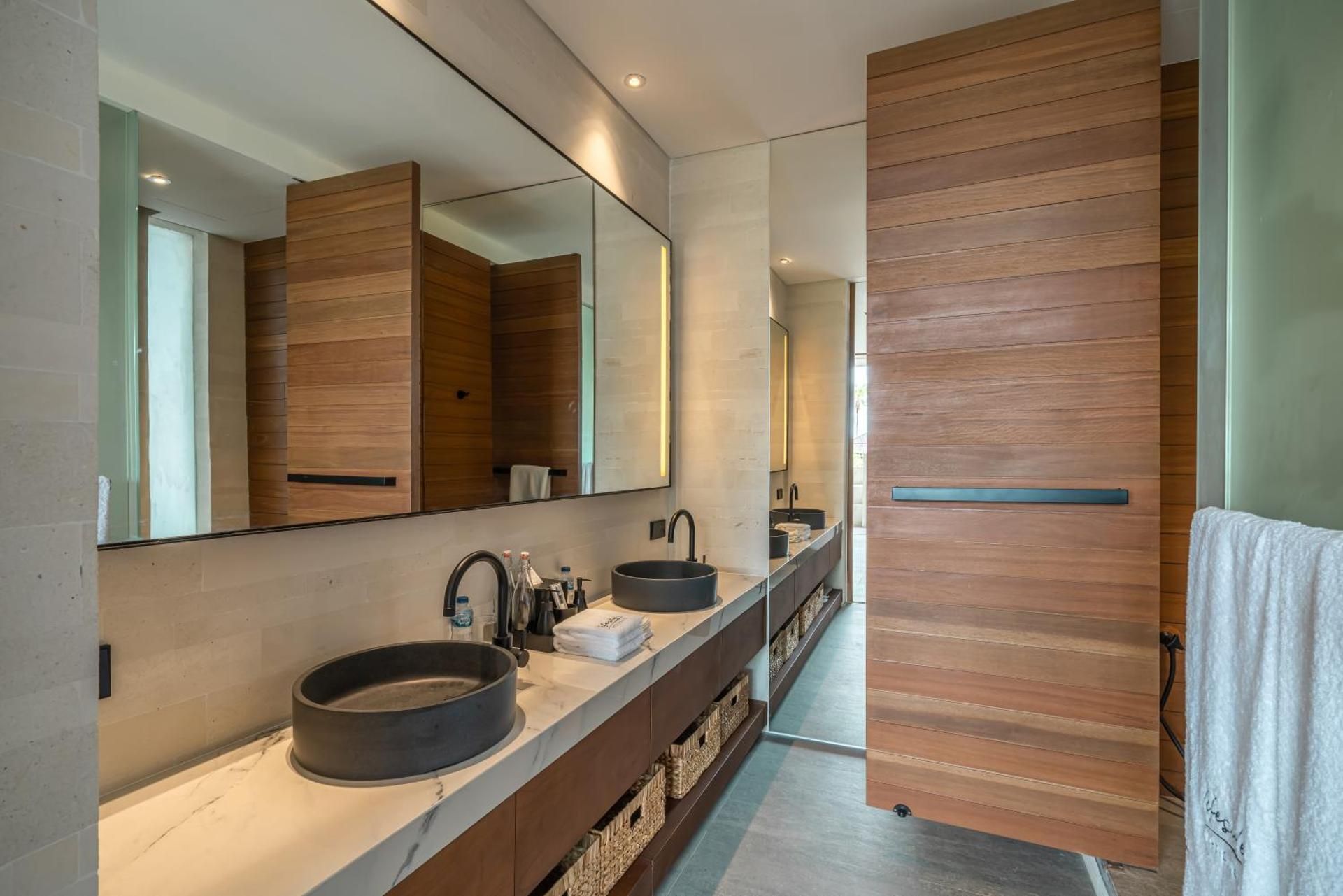 One-Bedroom Apartment with Balcony & Hot Bath