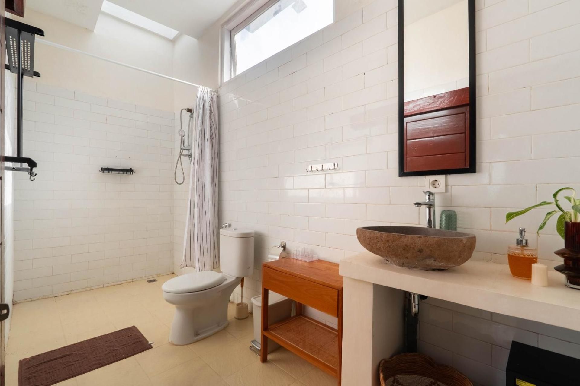 Deluxe Double Room (2 Adults + 1 Child)