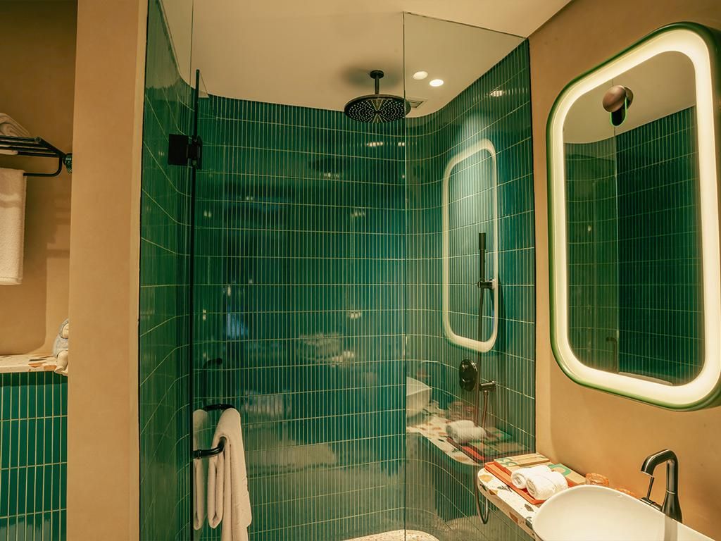 Tropical Studio King