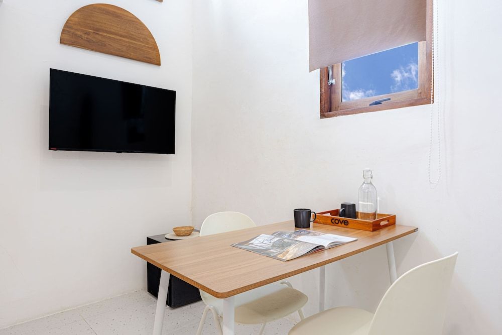 Cove Kisah Residence Deluxe Room 13