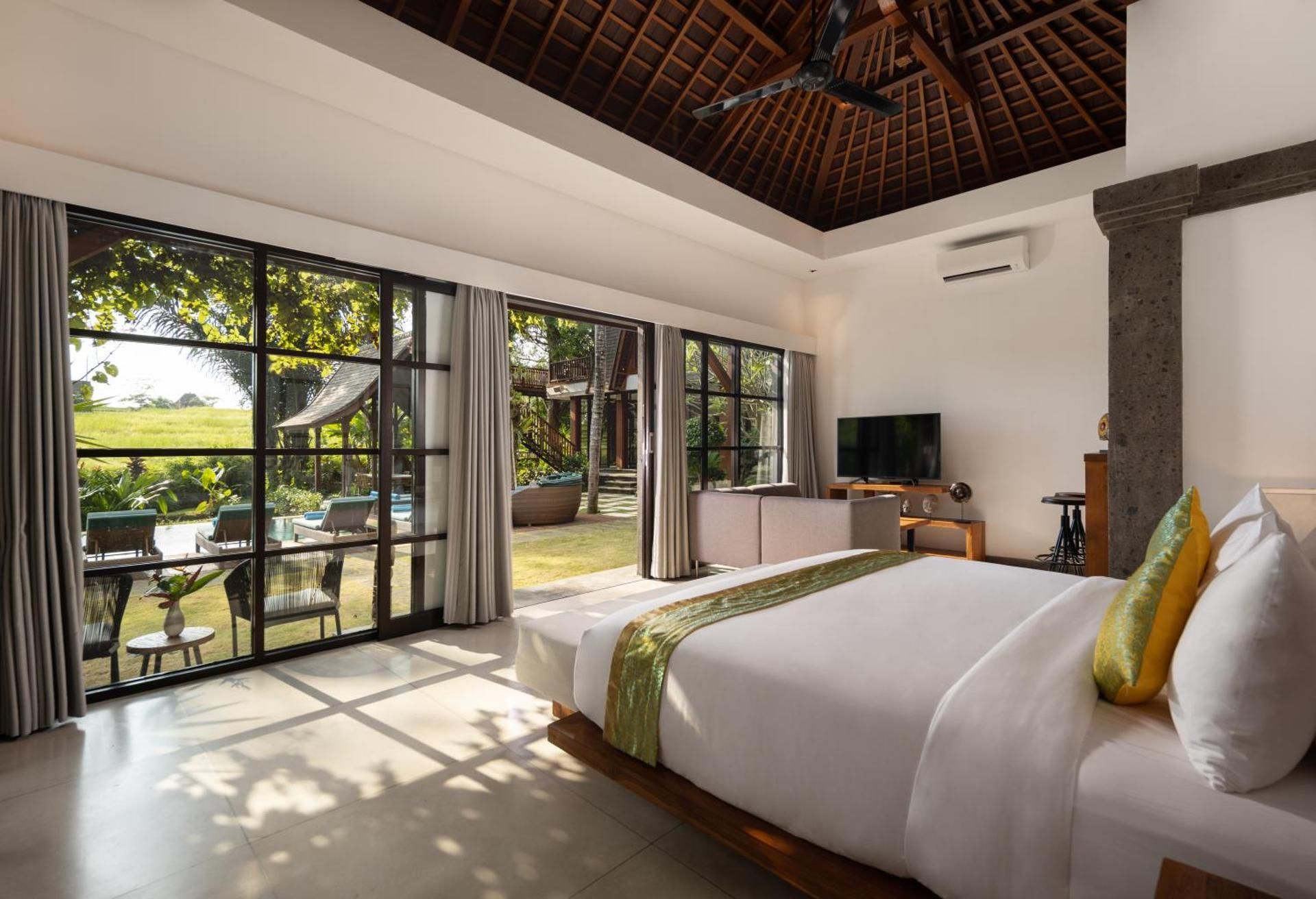 One-Bedroom Pool View