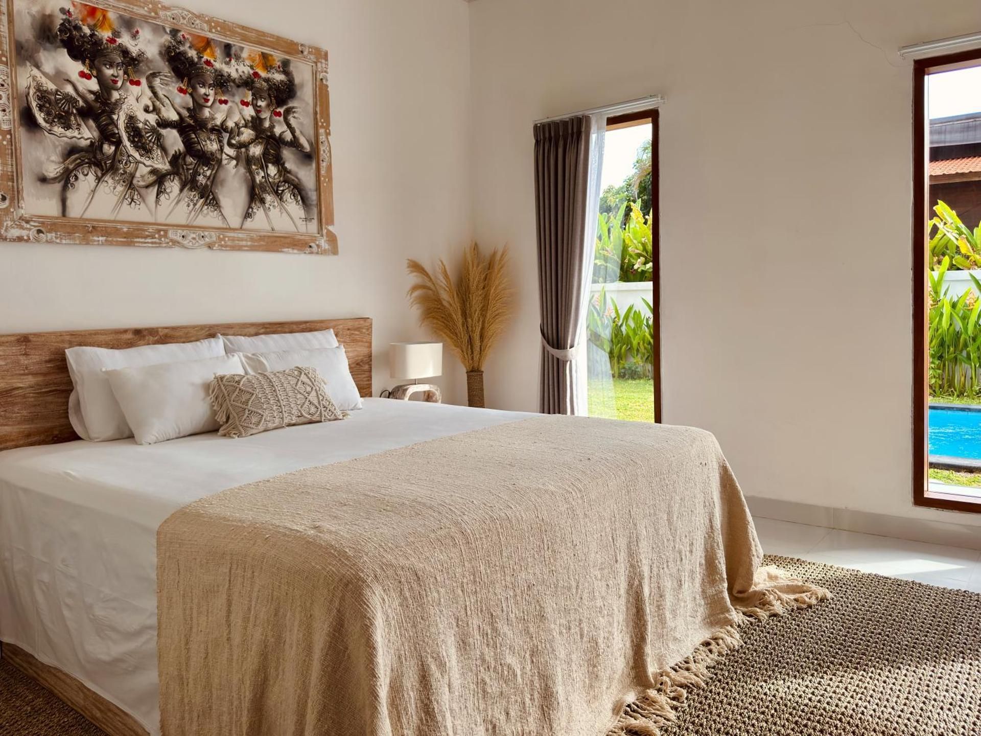 King Suite with Pool View