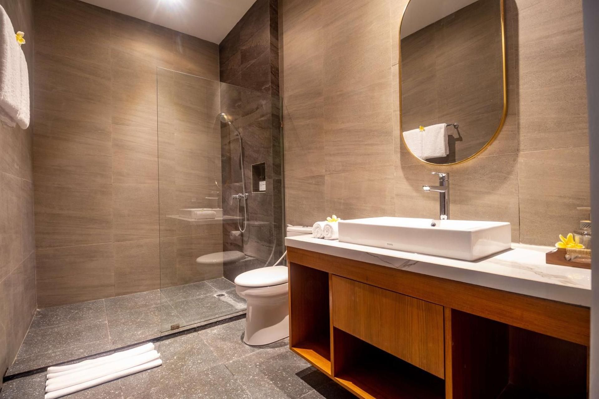 Octa Canggu Villa and Condotel Deluxe Superior with Garden View 2