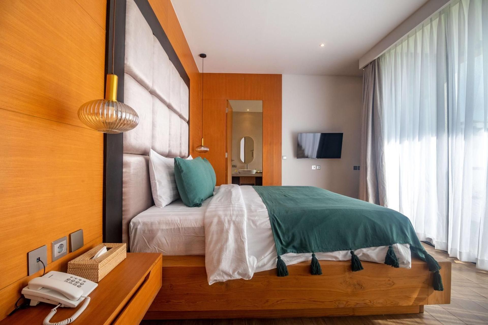 Deluxe with Pool and Garden Access