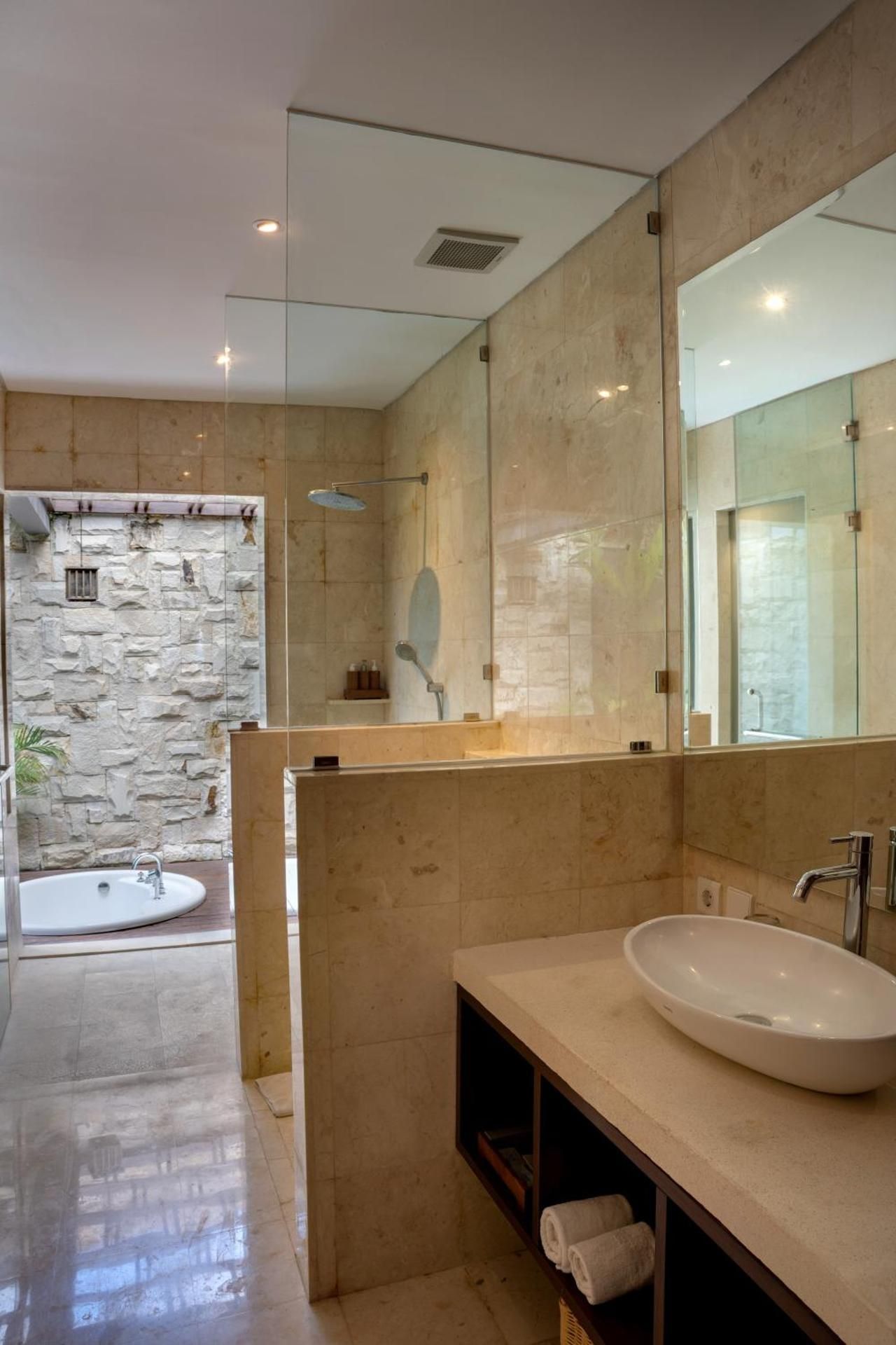 Deluxe Double or Twin Room with Pool Access