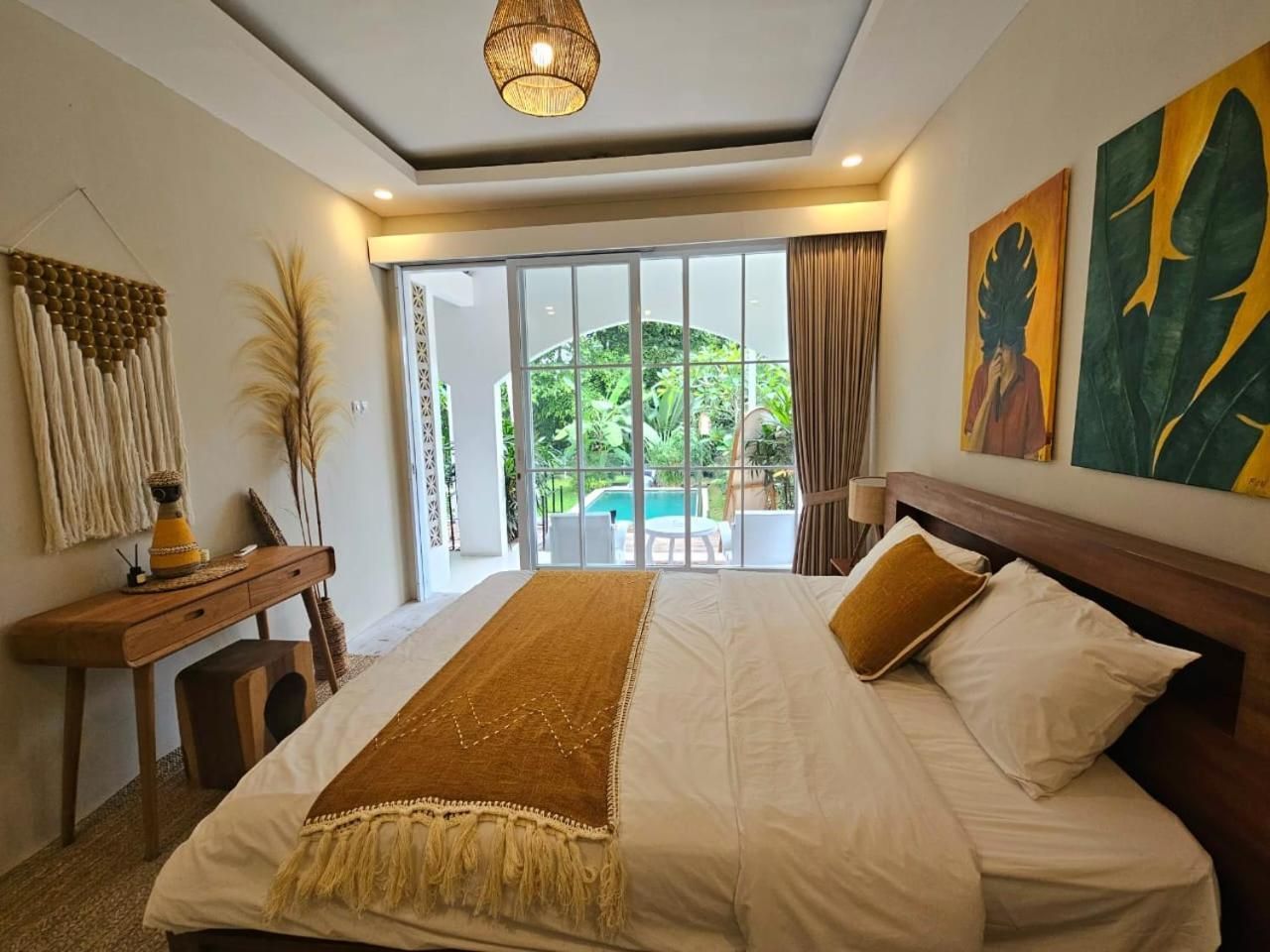 Standard Queen Room