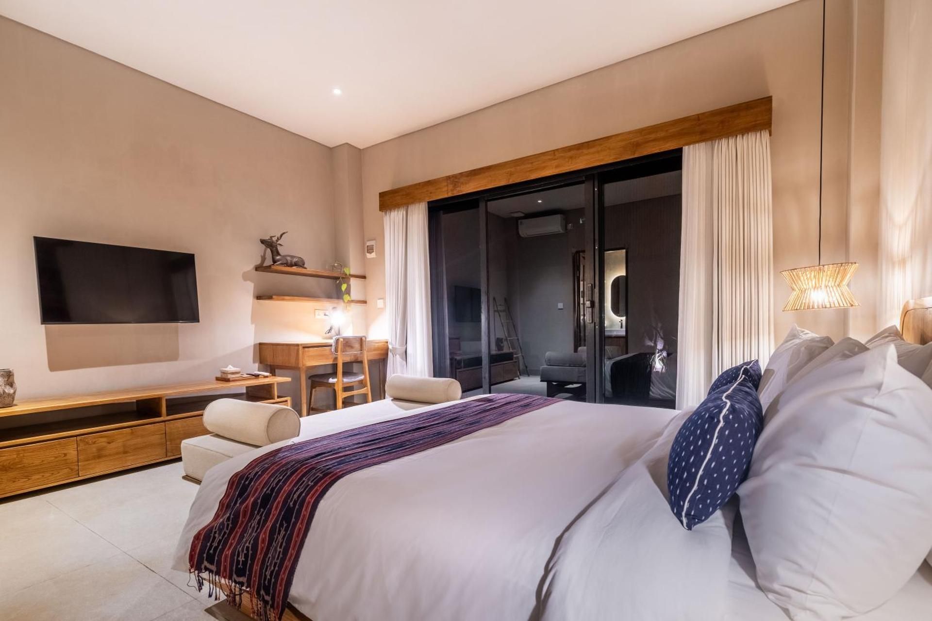 Suite with Pool View