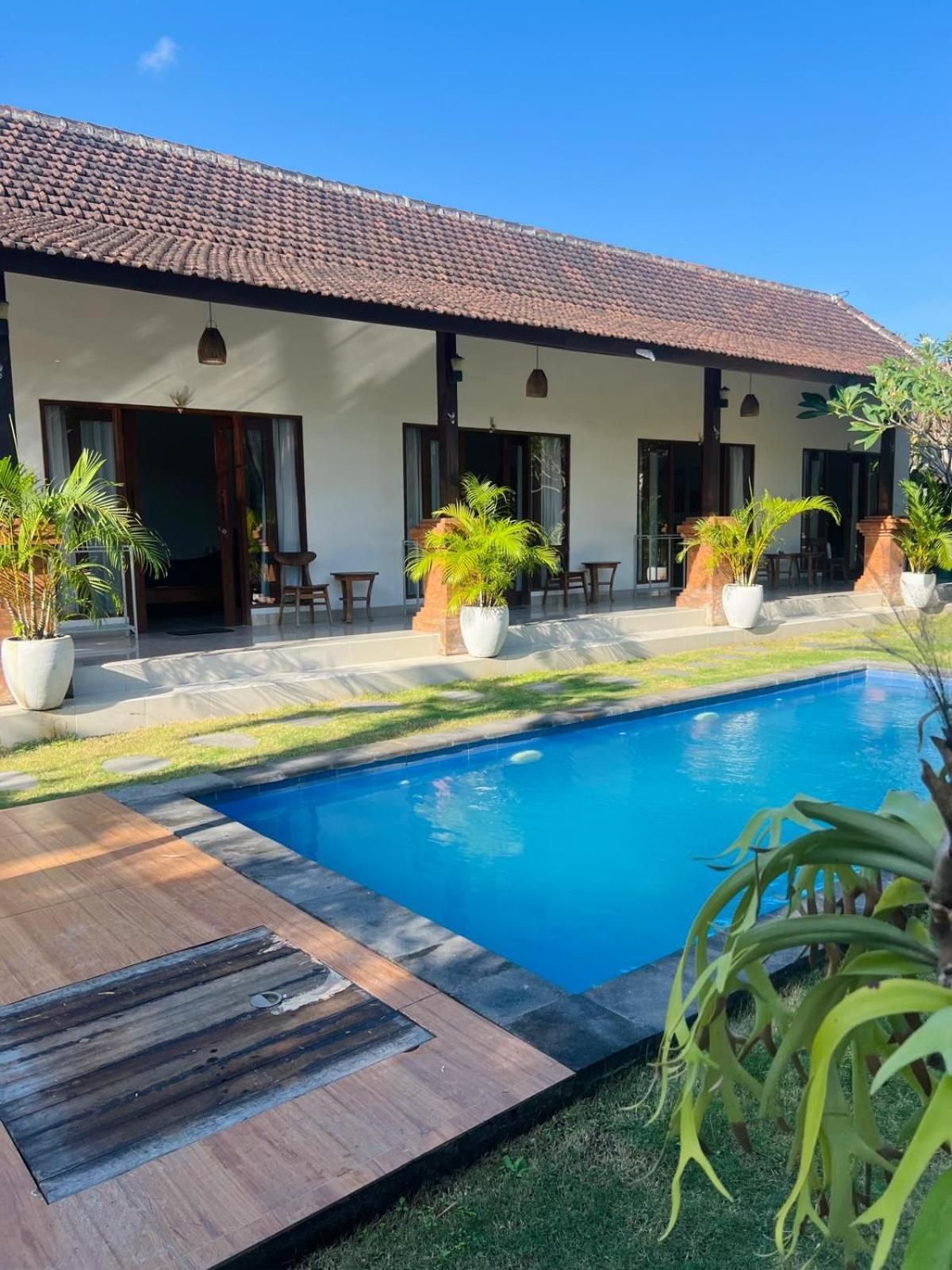 Wiryaroja Guest House