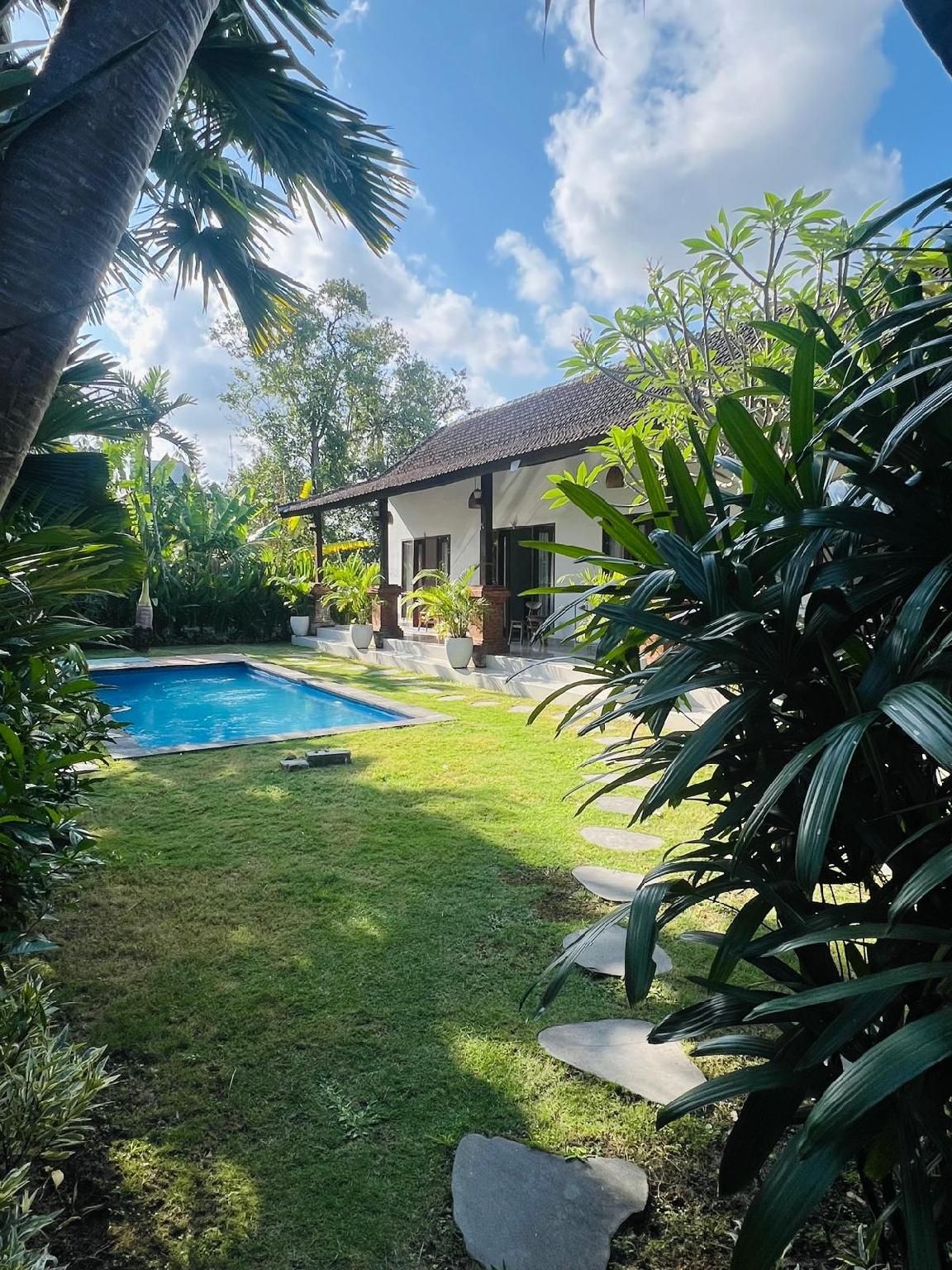 Wiryaroja Guest House
