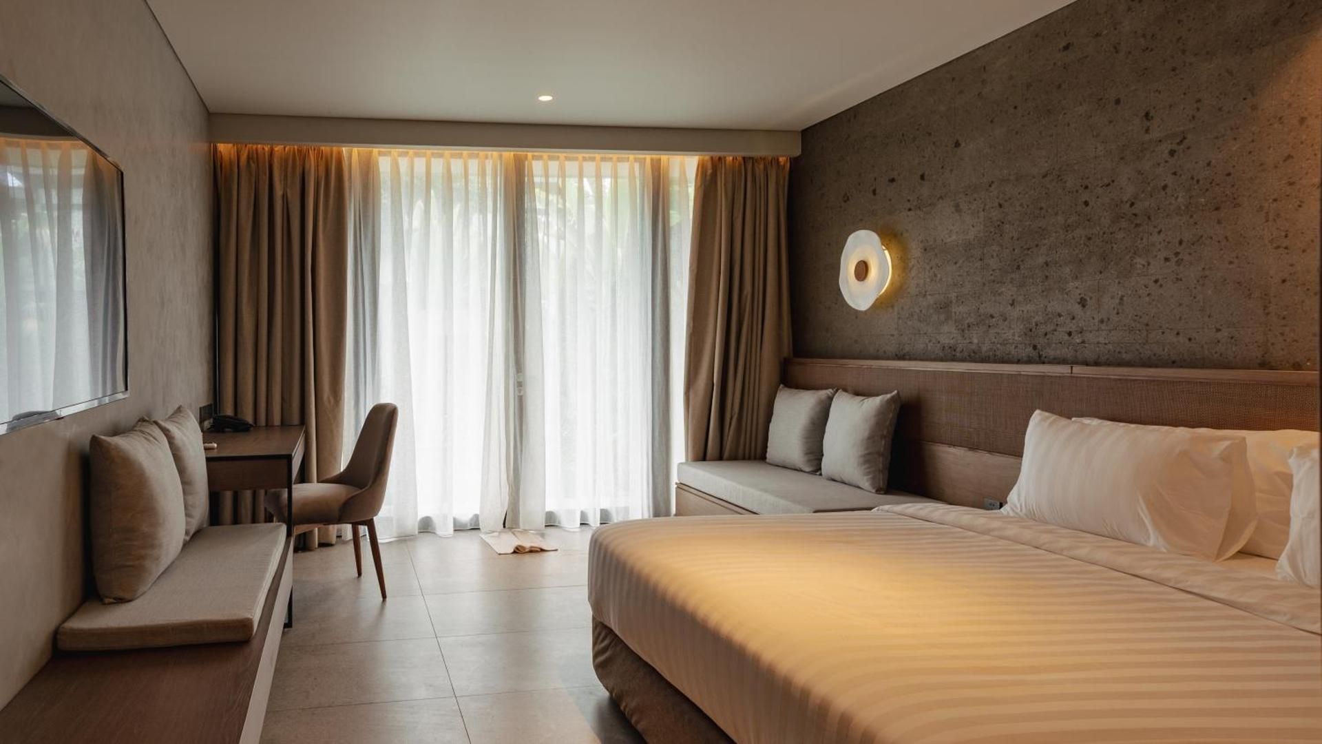Deluxe Room with Bathtub