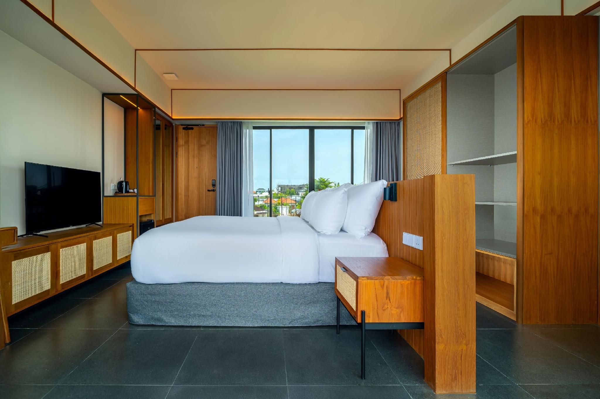 Junior Suite - 1 King Bed with Balcony