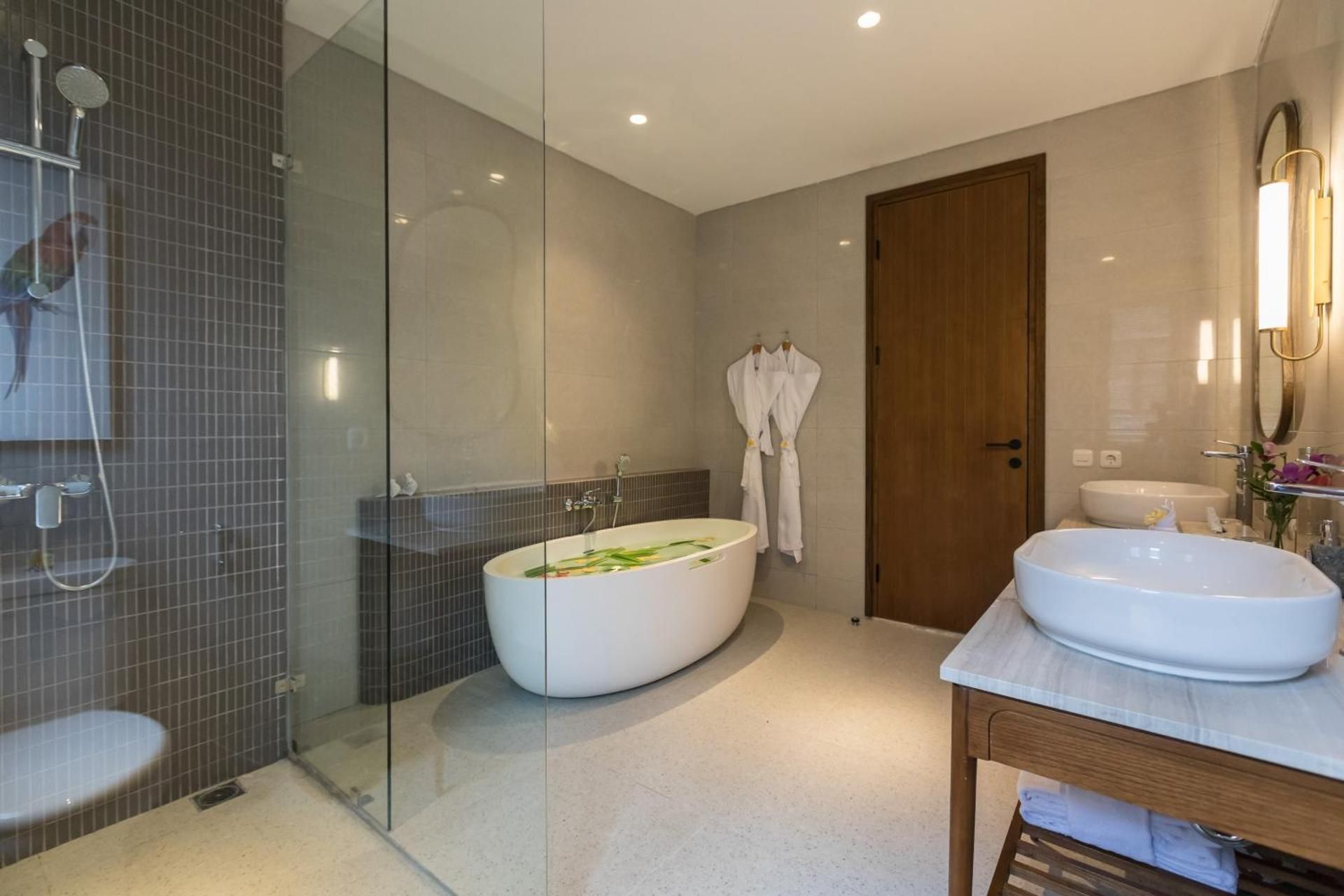 Six Bedrooms Villa with Free Mini-bar