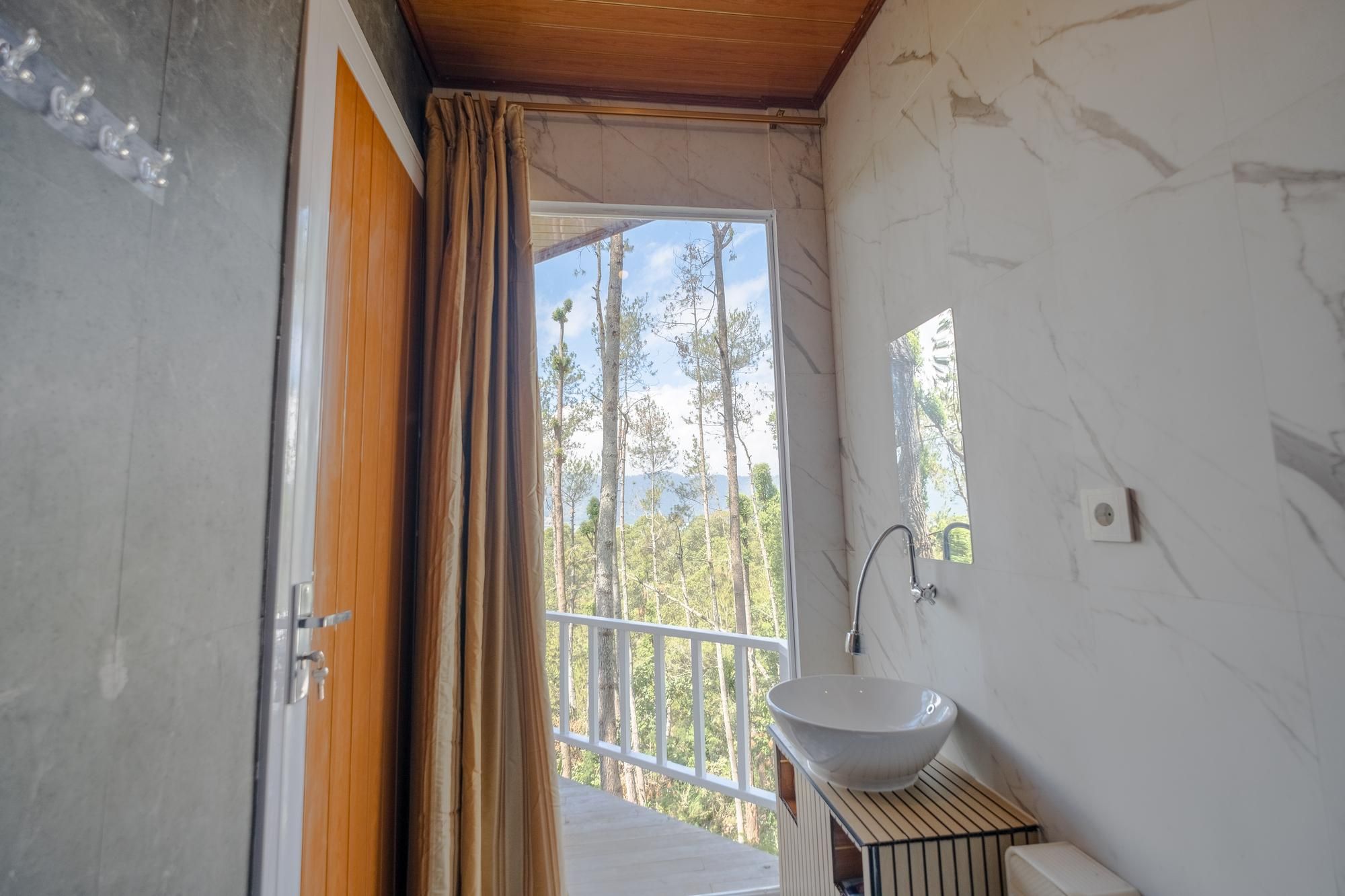Deluxe Balcony