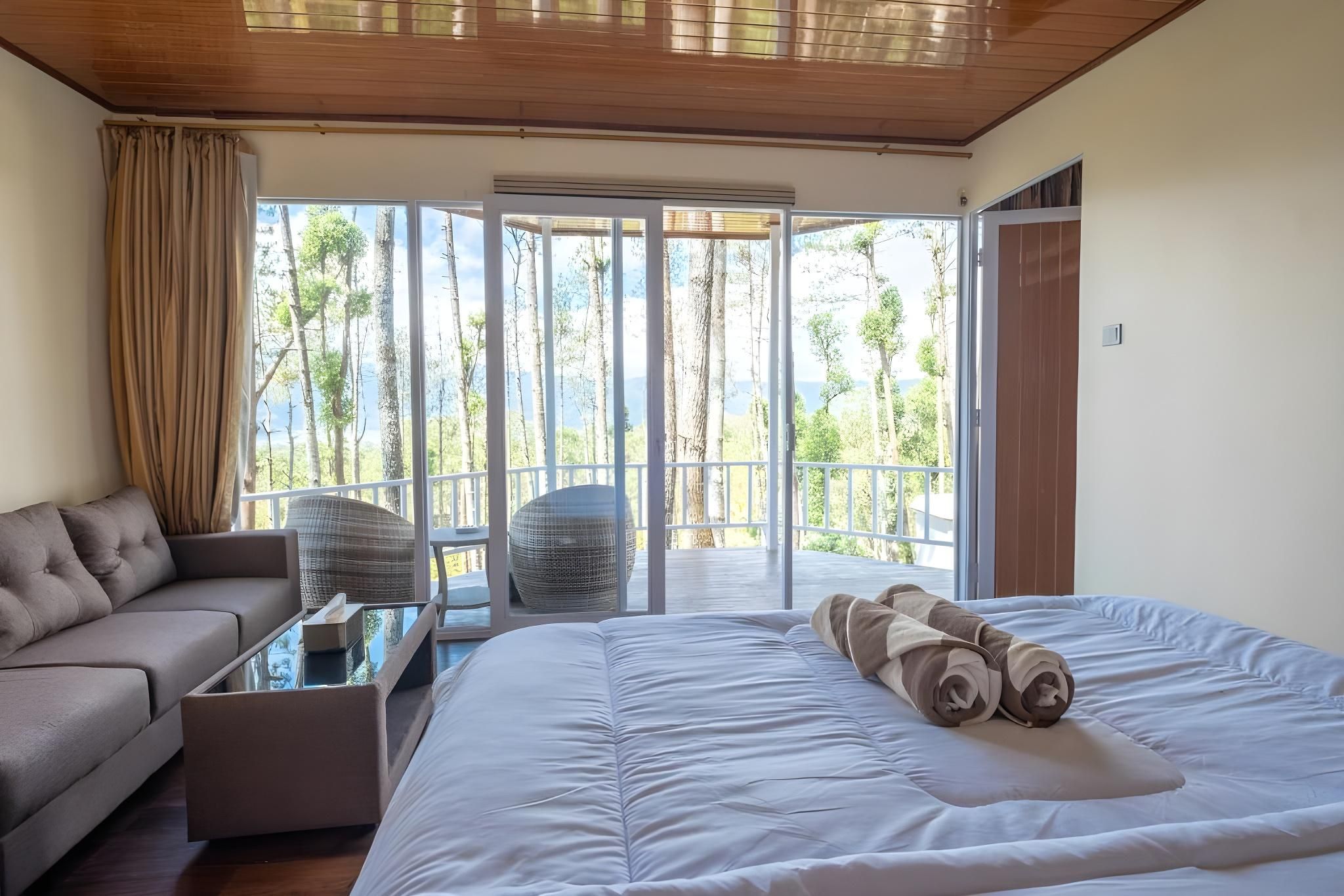 Deluxe - 1 King Bed