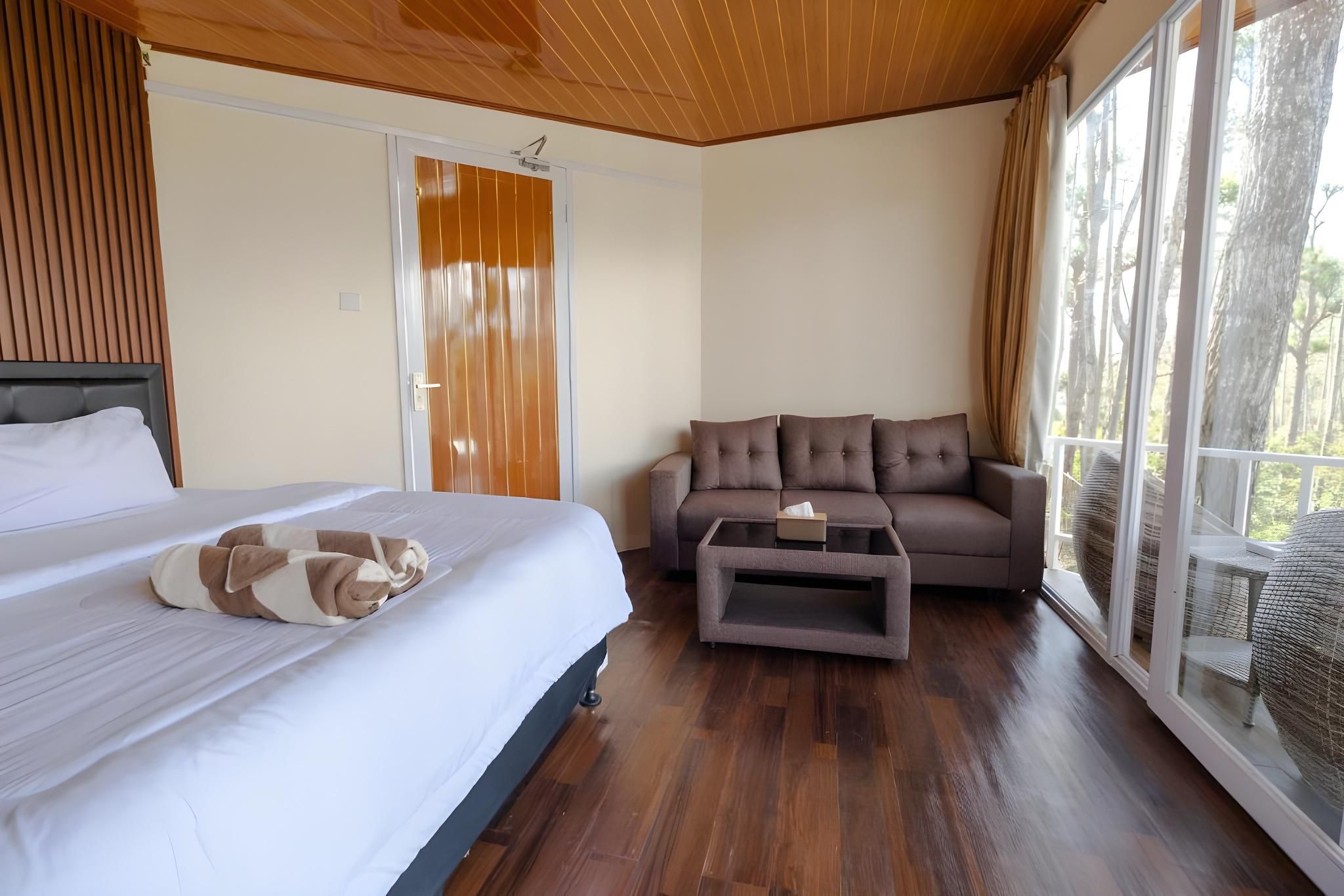 Deluxe - 1 King Bed