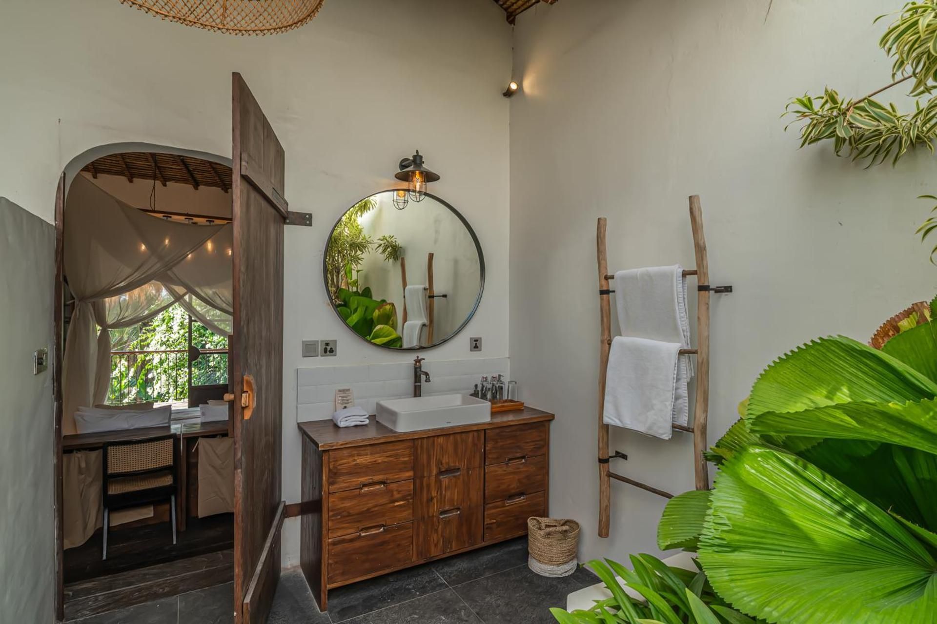 Bao - Massive Rice fields View 6 BR Canggu Villa