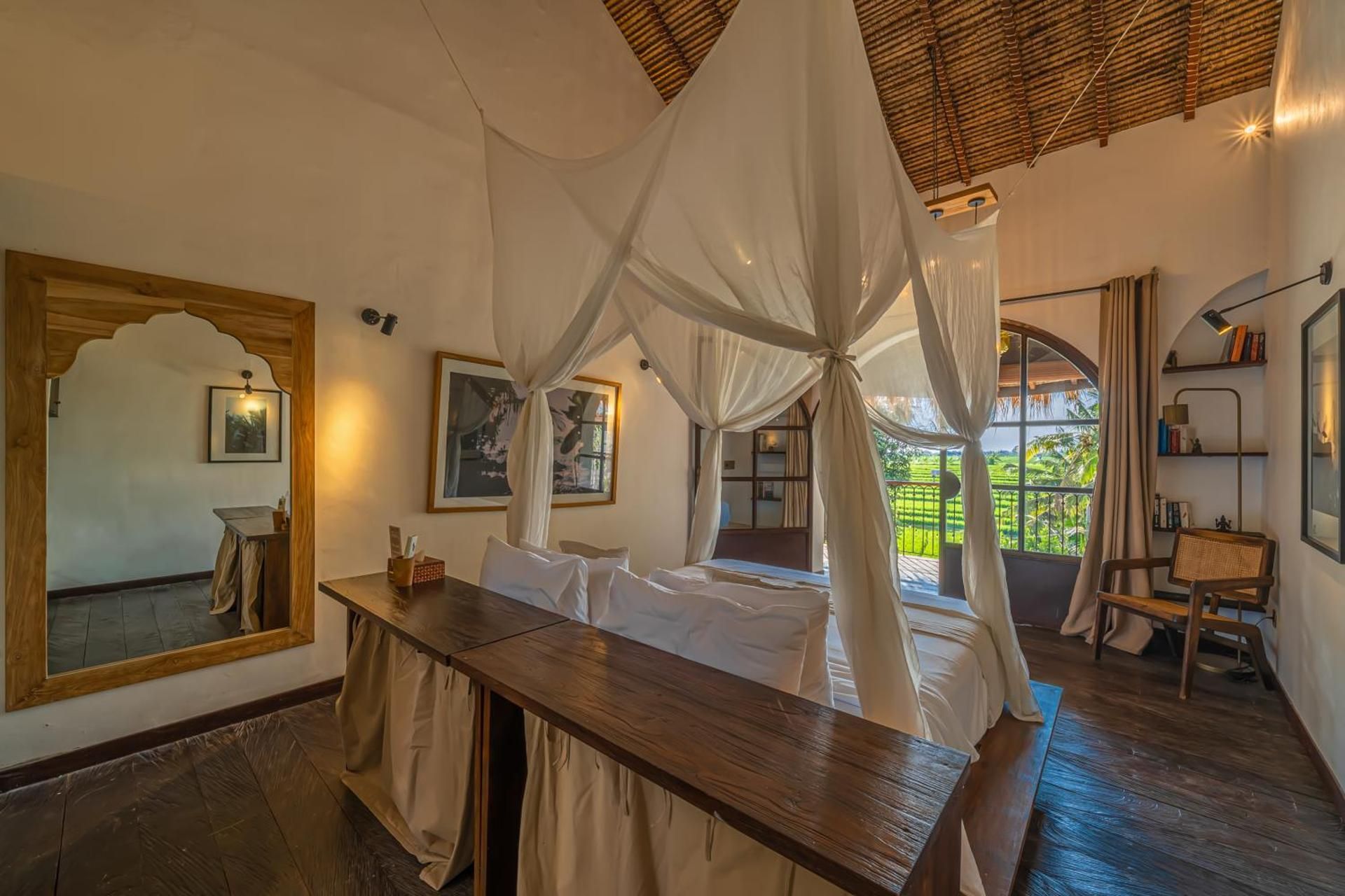 Bao - Massive Rice fields View 6 BR Canggu Villa