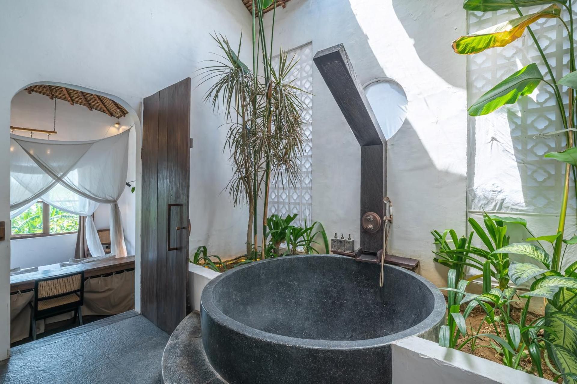 Ora -Elegant Tropical 6 BR Villa in Canggu