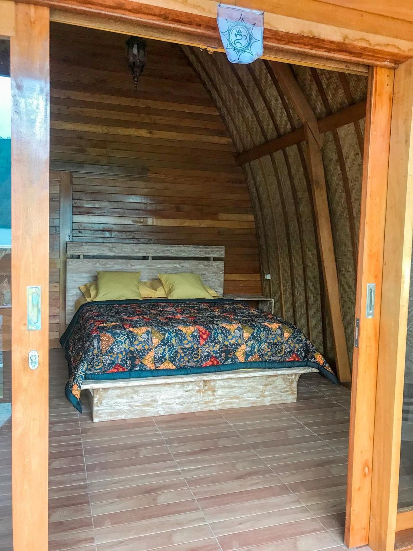 Deluxe Room (2 Adults + 1 Child)