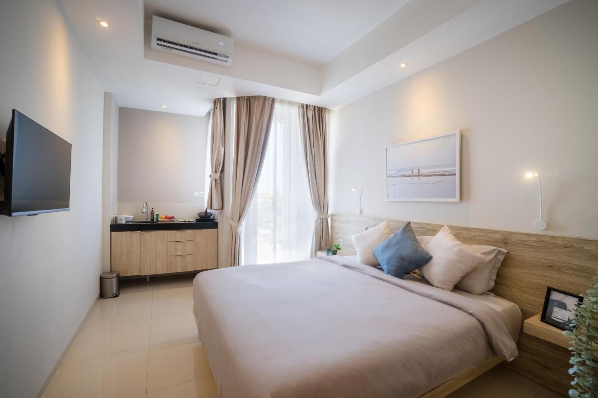 Apartment with City View