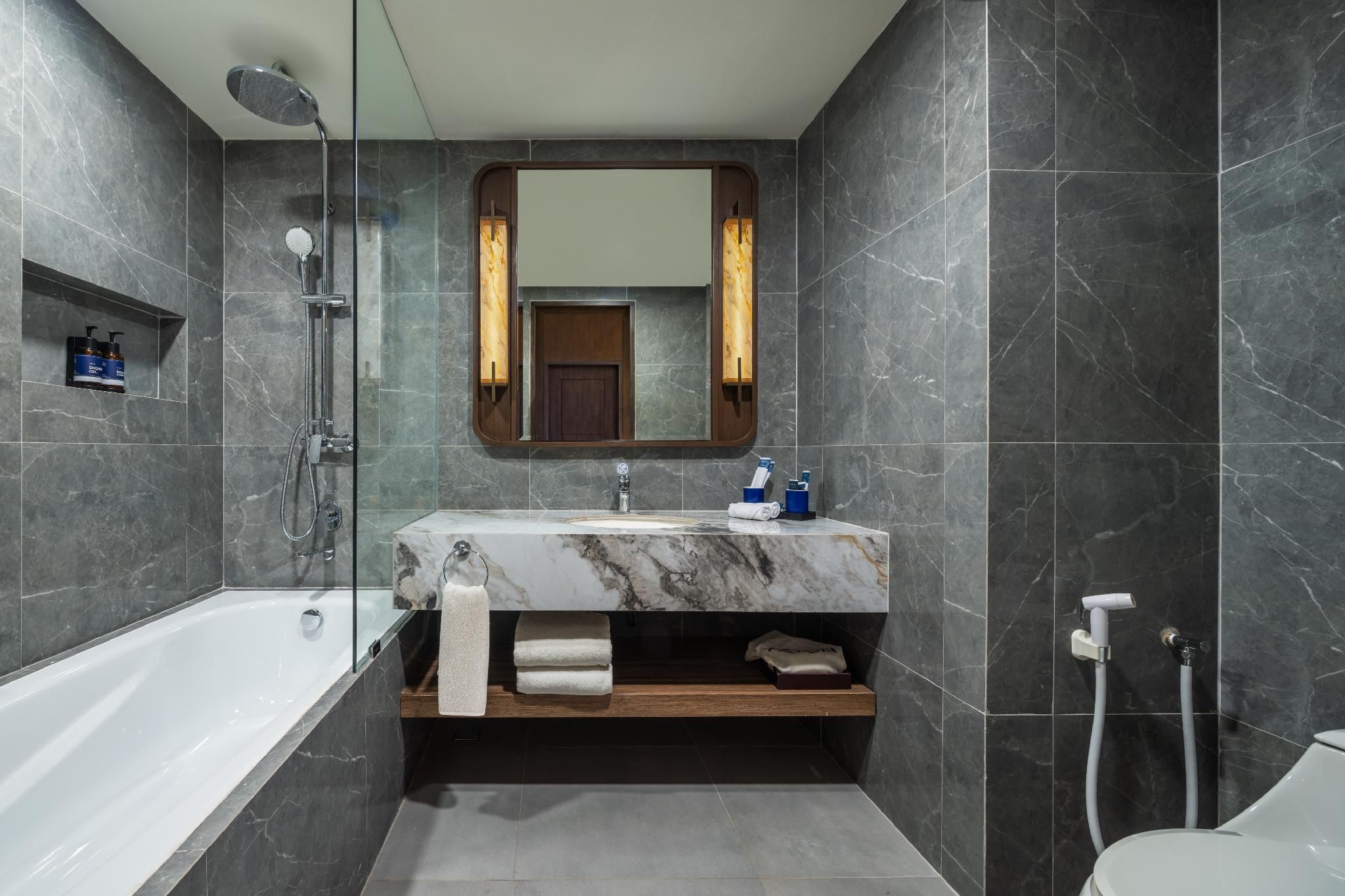 Aston Suite