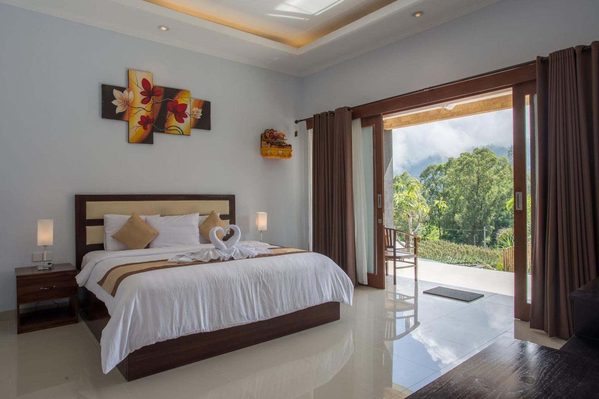 Deluxe Room with Mountain and Pool View