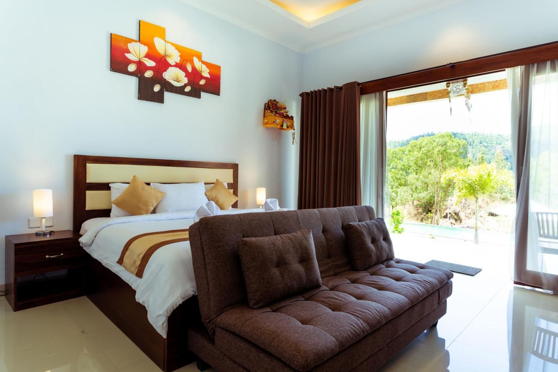 Deluxe Room with Mountain and Pool View